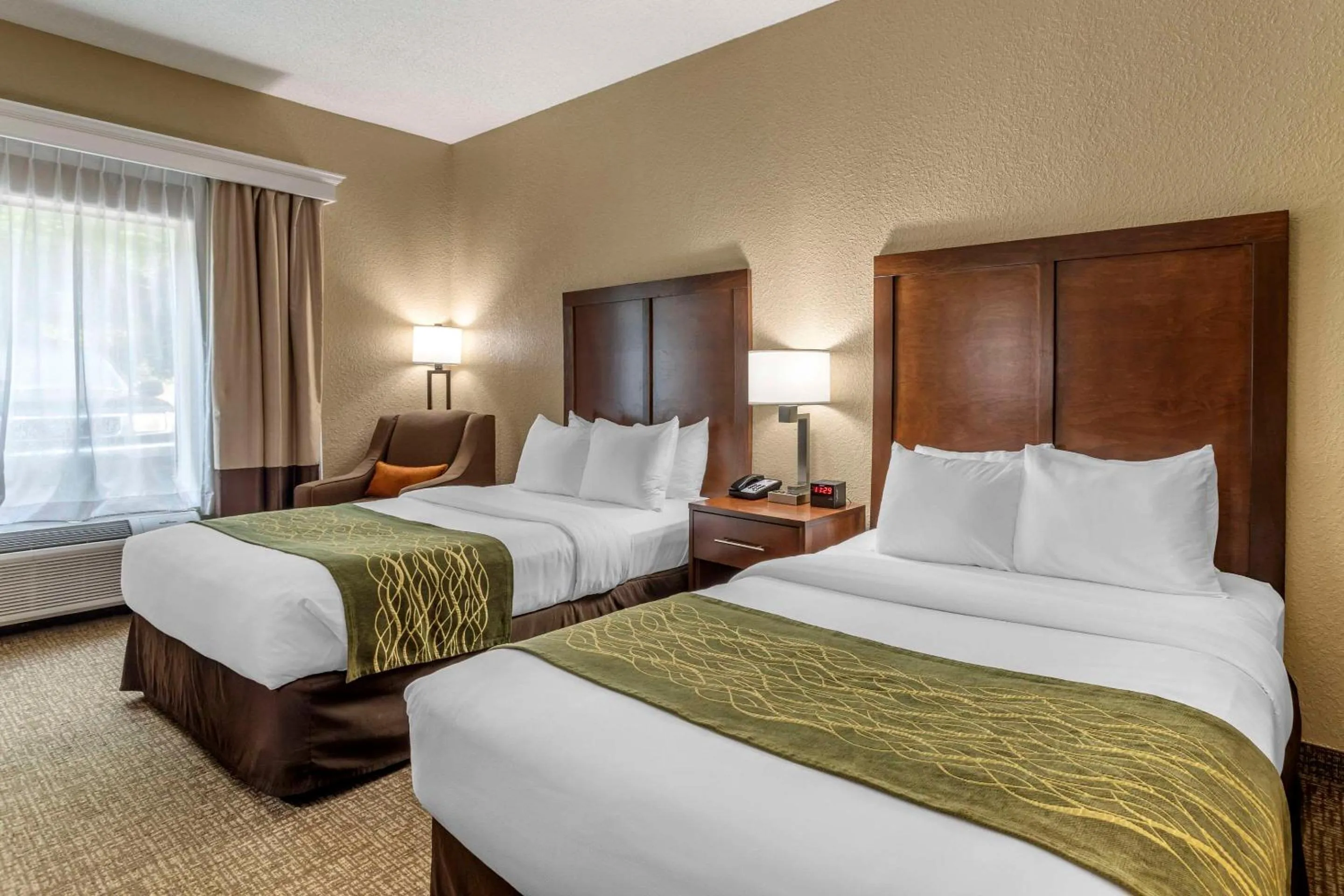 Bedroom, Bed in Comfort Inn South