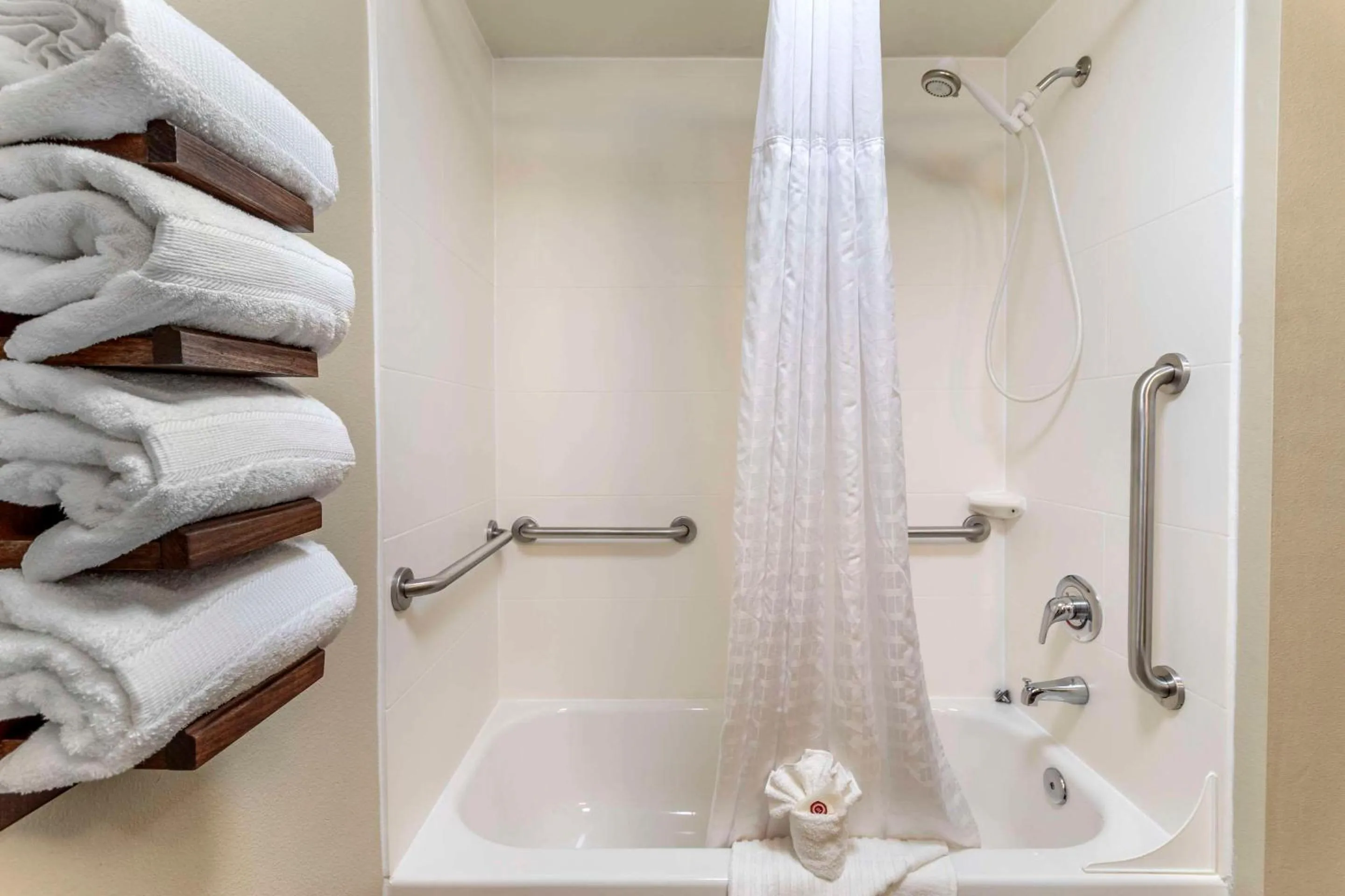 Bathroom in Comfort Inn South