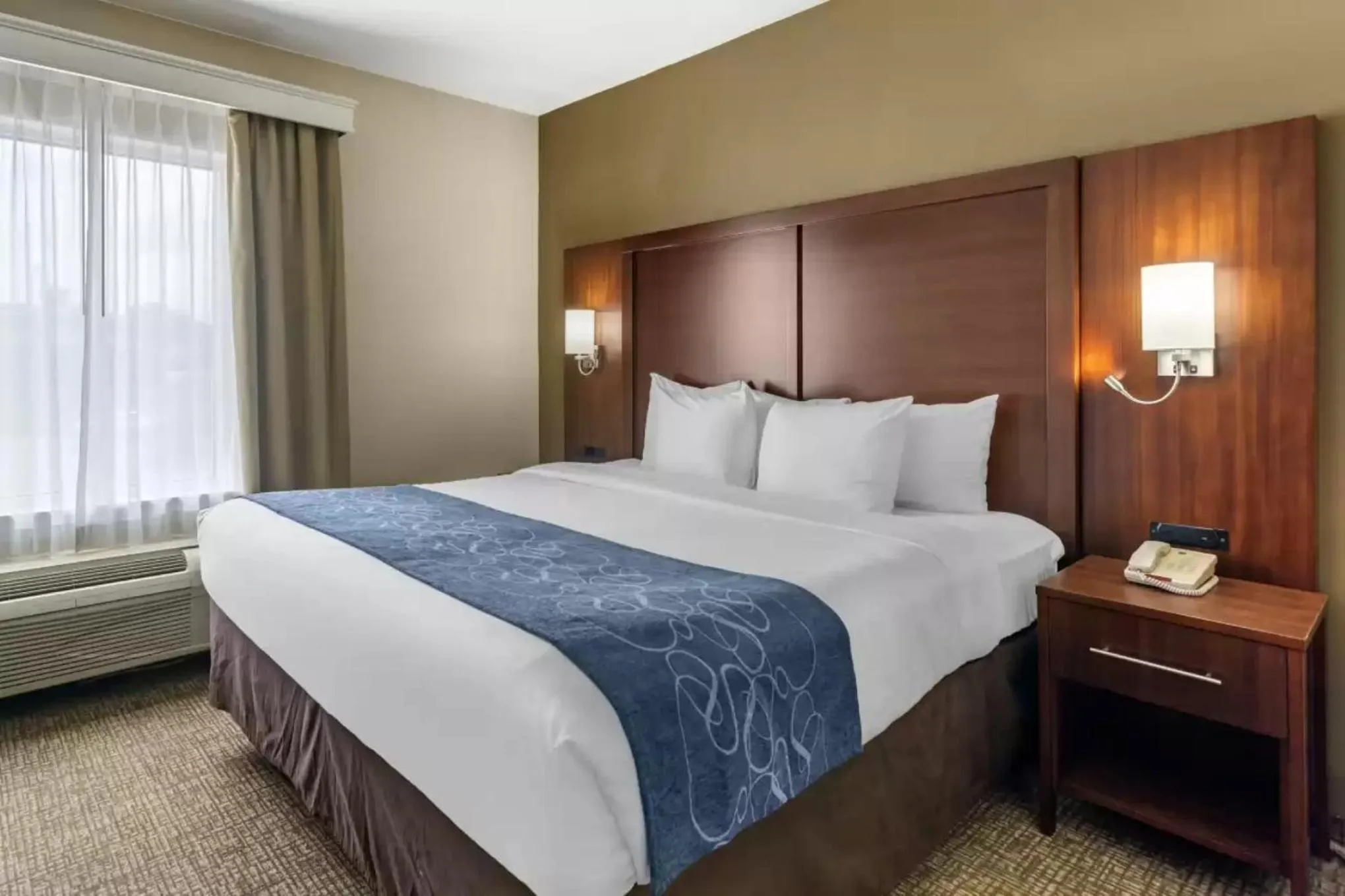 Bed in Comfort Suites Goodlettsville Rivergate