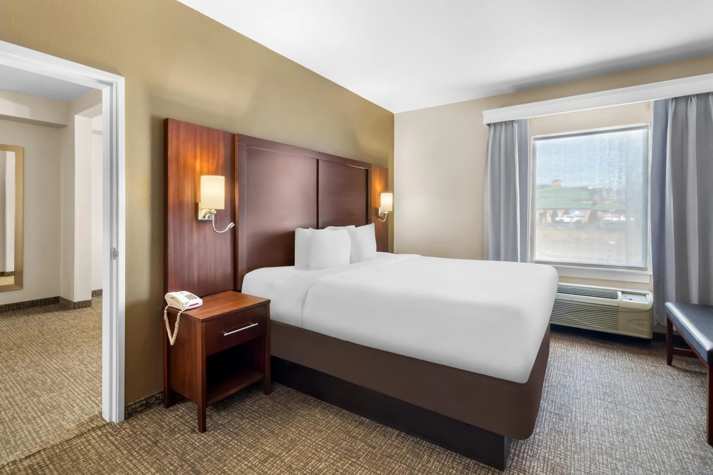 Bed in Comfort Suites Goodlettsville Rivergate