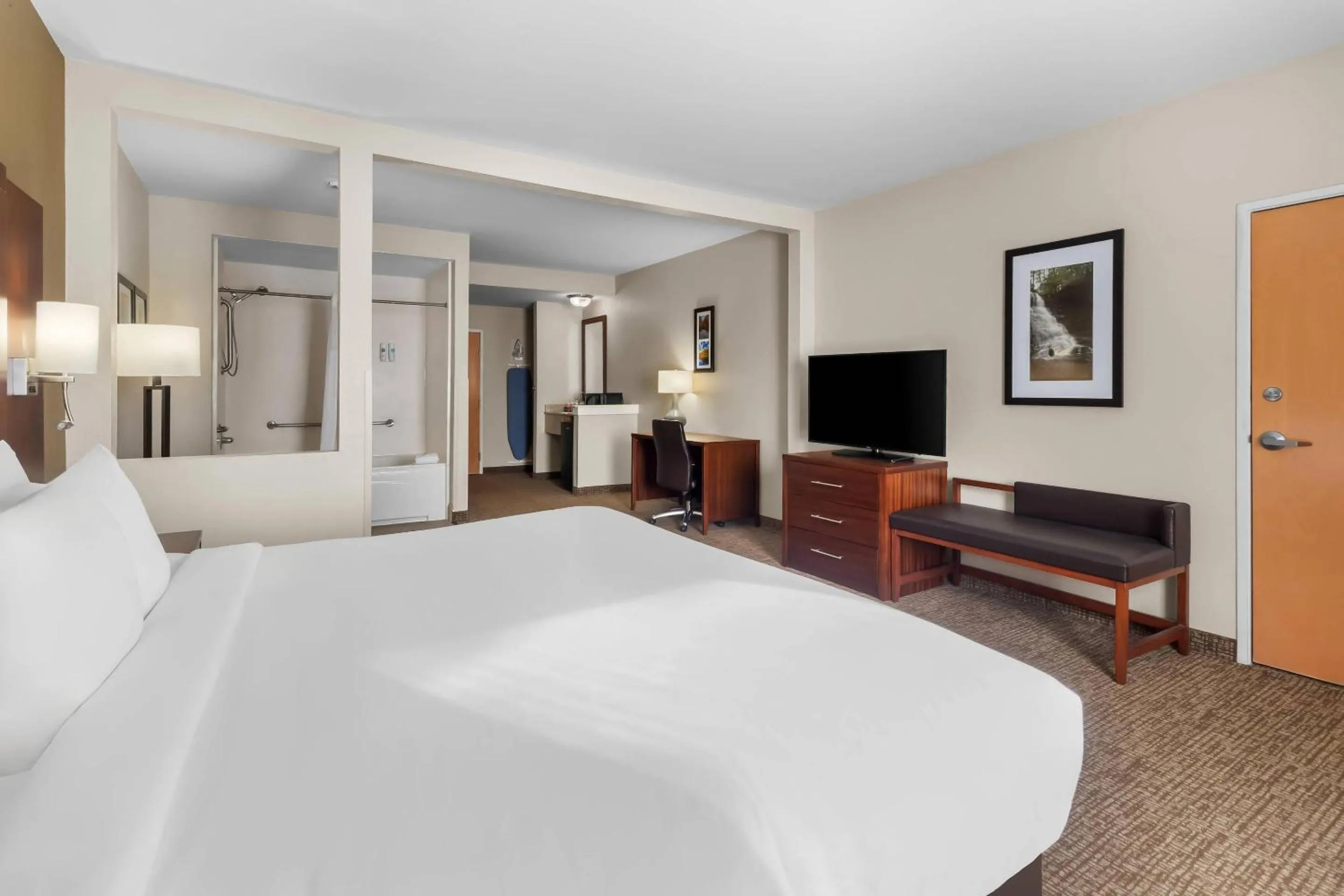 Bedroom, Bed in Comfort Suites Goodlettsville Rivergate