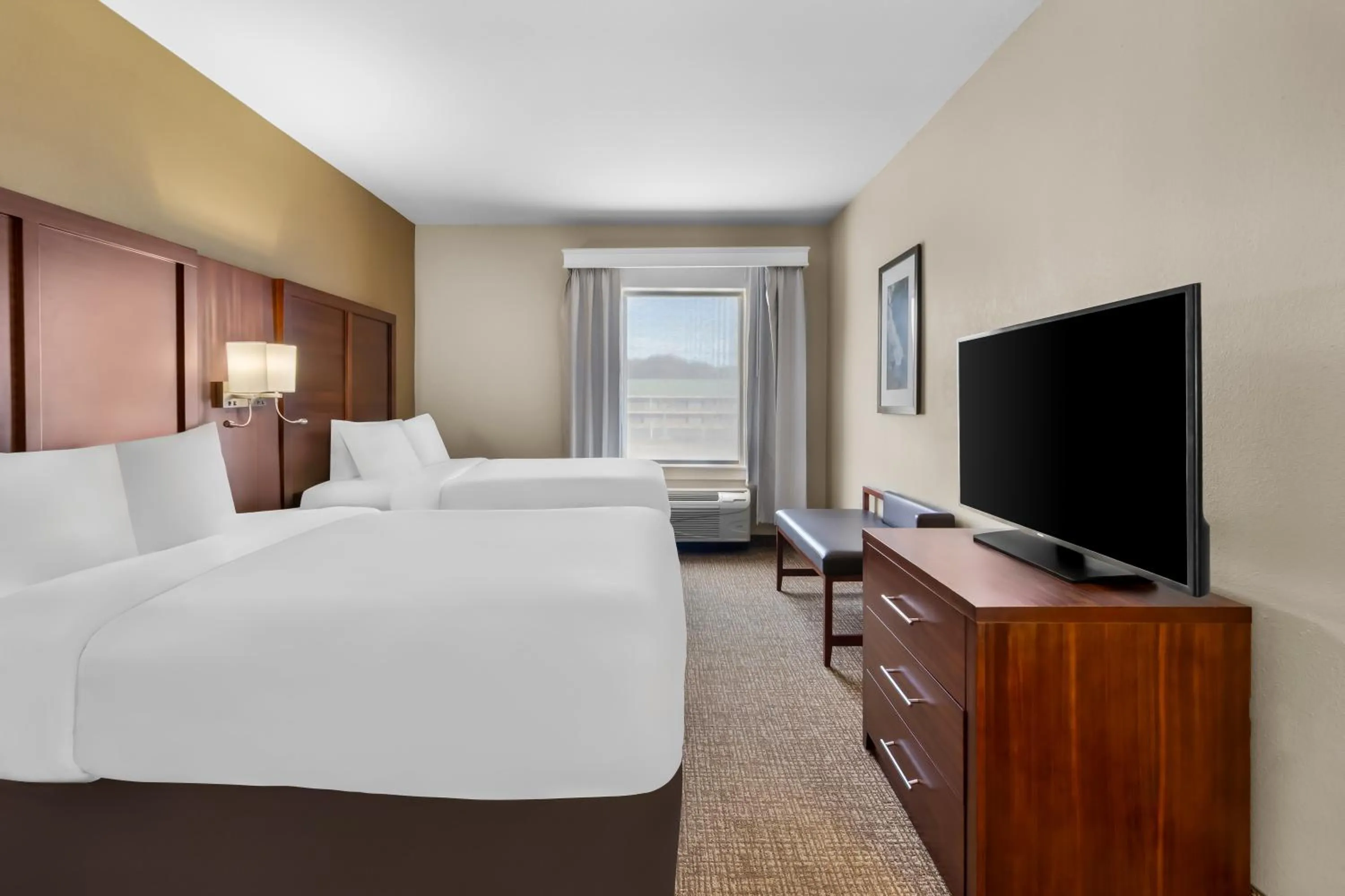 Bed in Comfort Suites Goodlettsville Rivergate