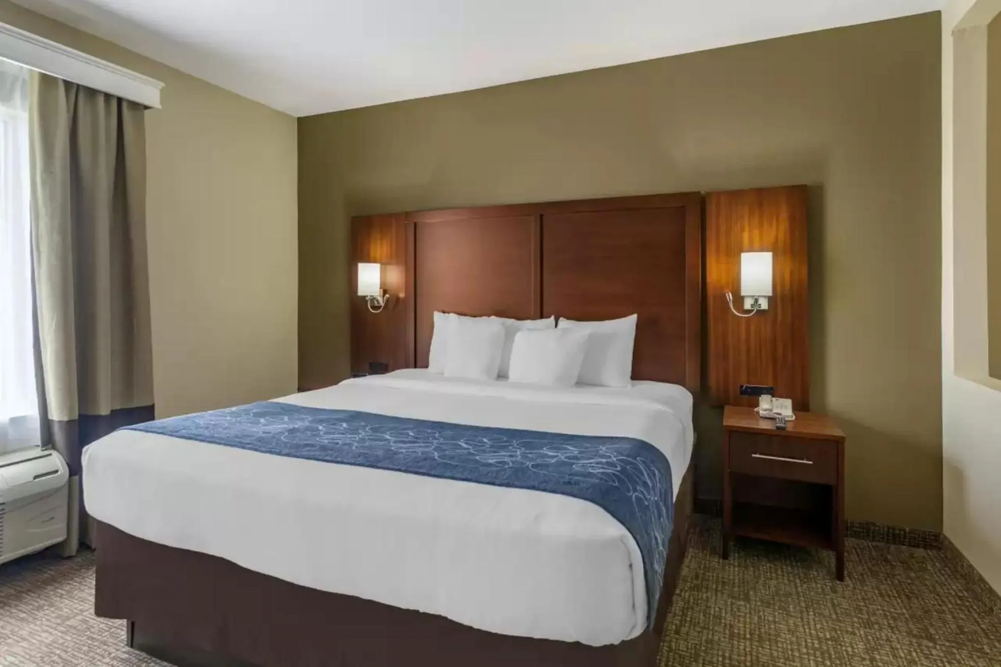 Bed in Comfort Suites Goodlettsville Rivergate