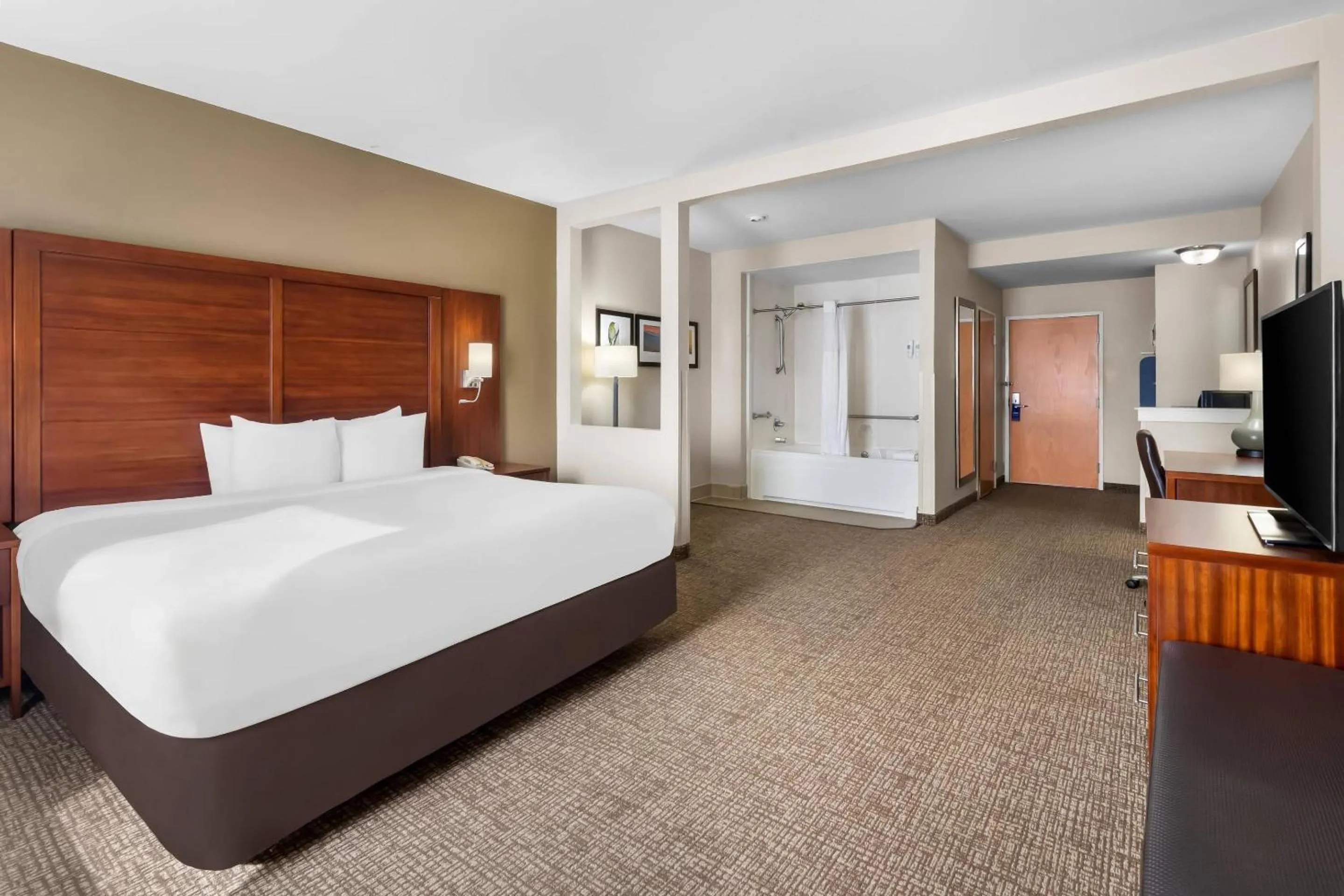 Bedroom, Bed in Comfort Suites Goodlettsville Rivergate