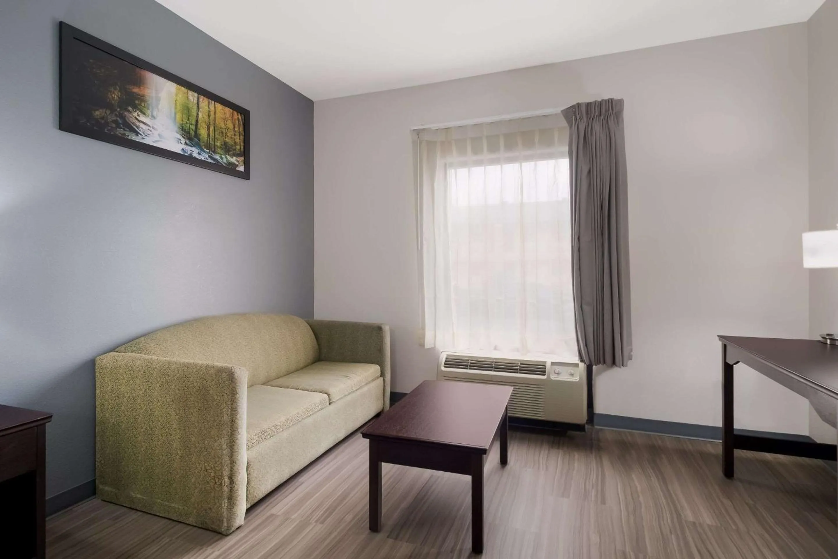 Bedroom in Quality Inn Columbia I-65