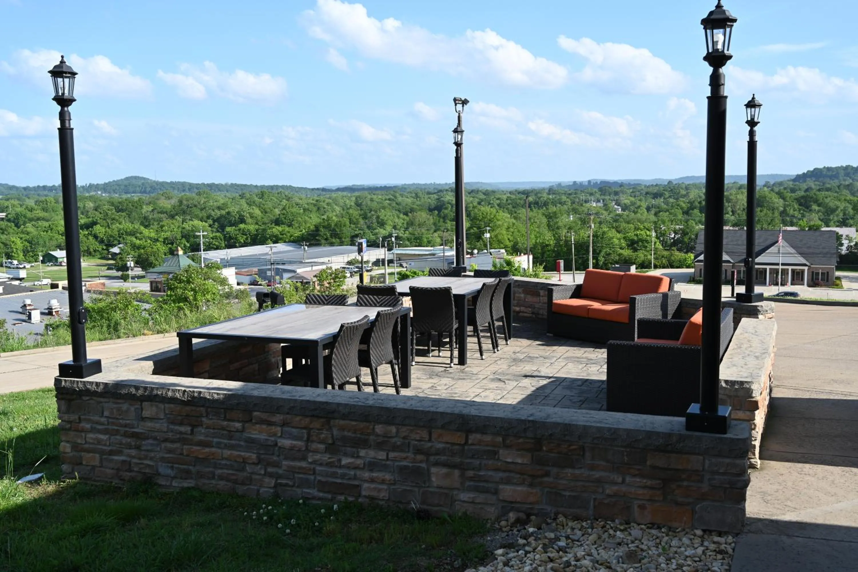 Property building in Giles Hotel Inn and Suites