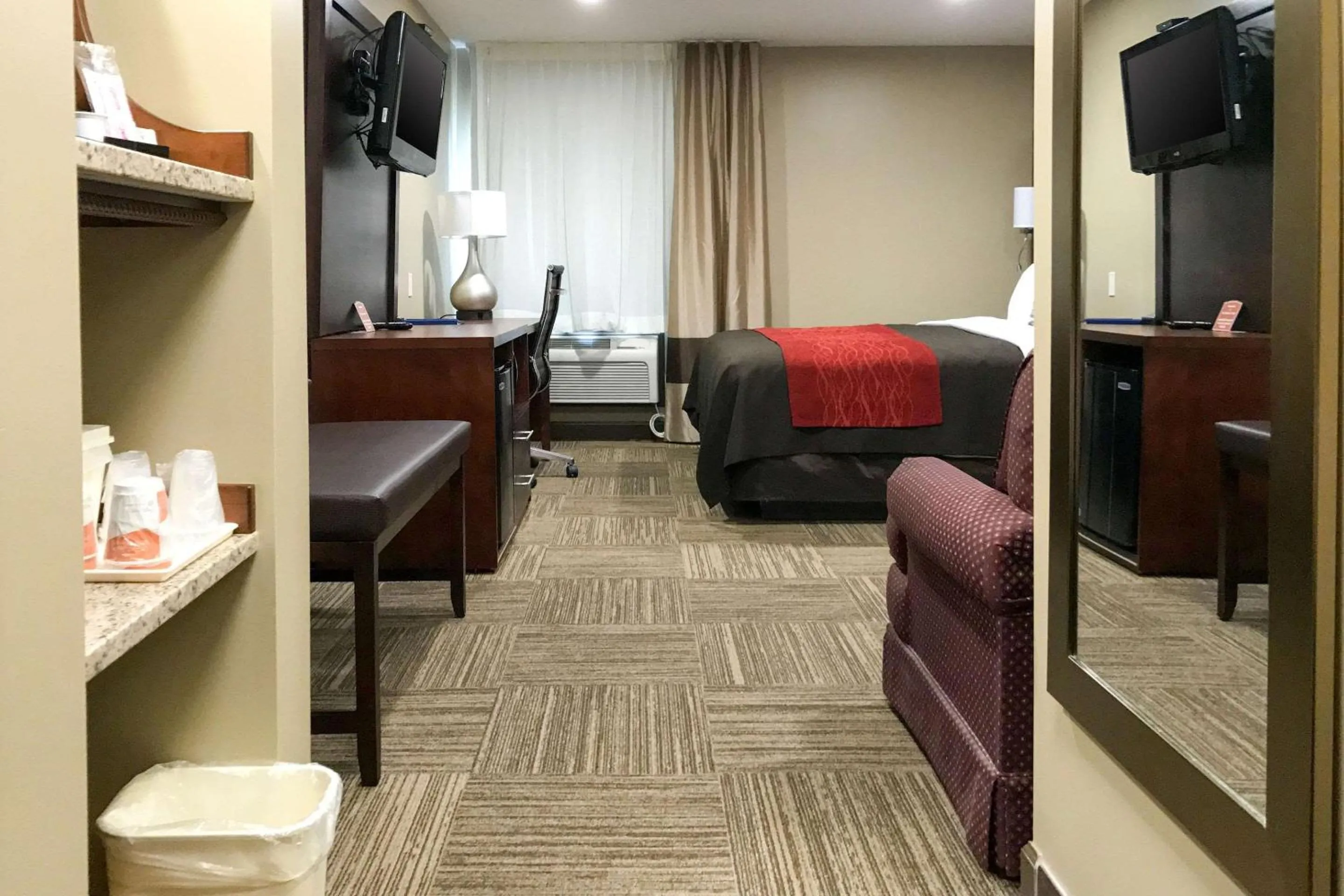 Photo of the whole room, Seating Area in Giles Hotel Inn and Suites