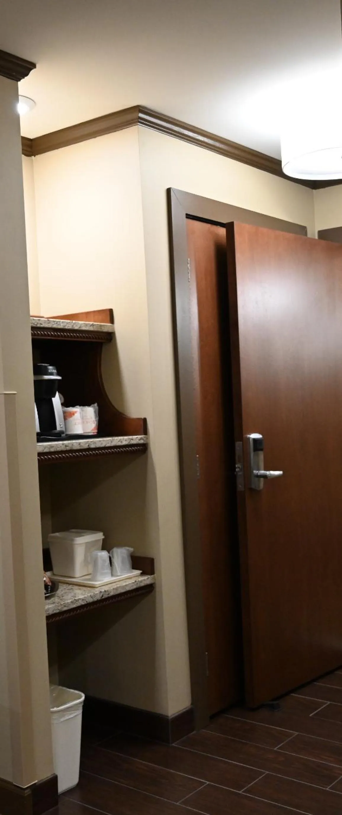 Coffee/tea facilities in Giles Hotel Inn and Suites