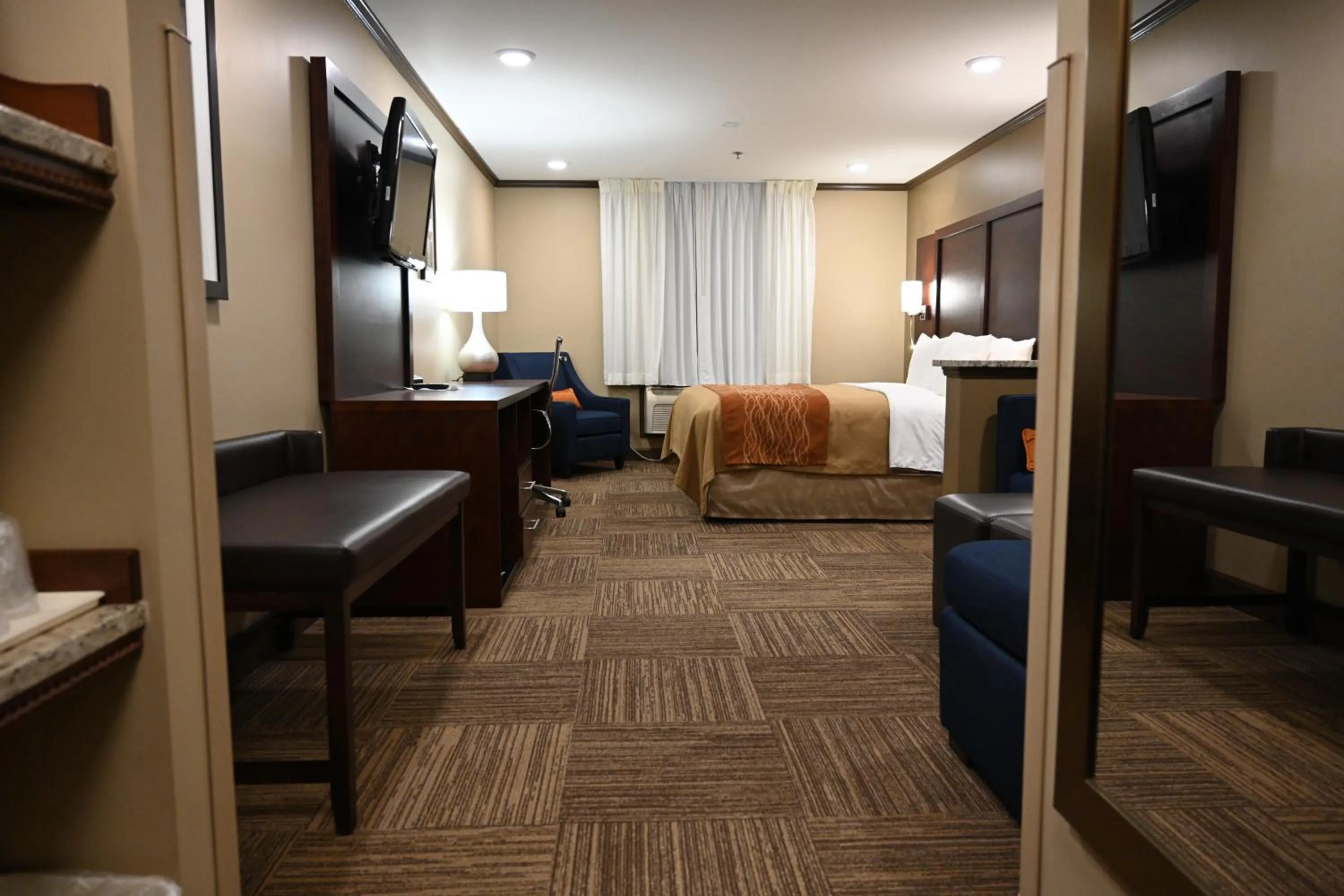 Photo of the whole room, Seating Area in Giles Hotel Inn and Suites