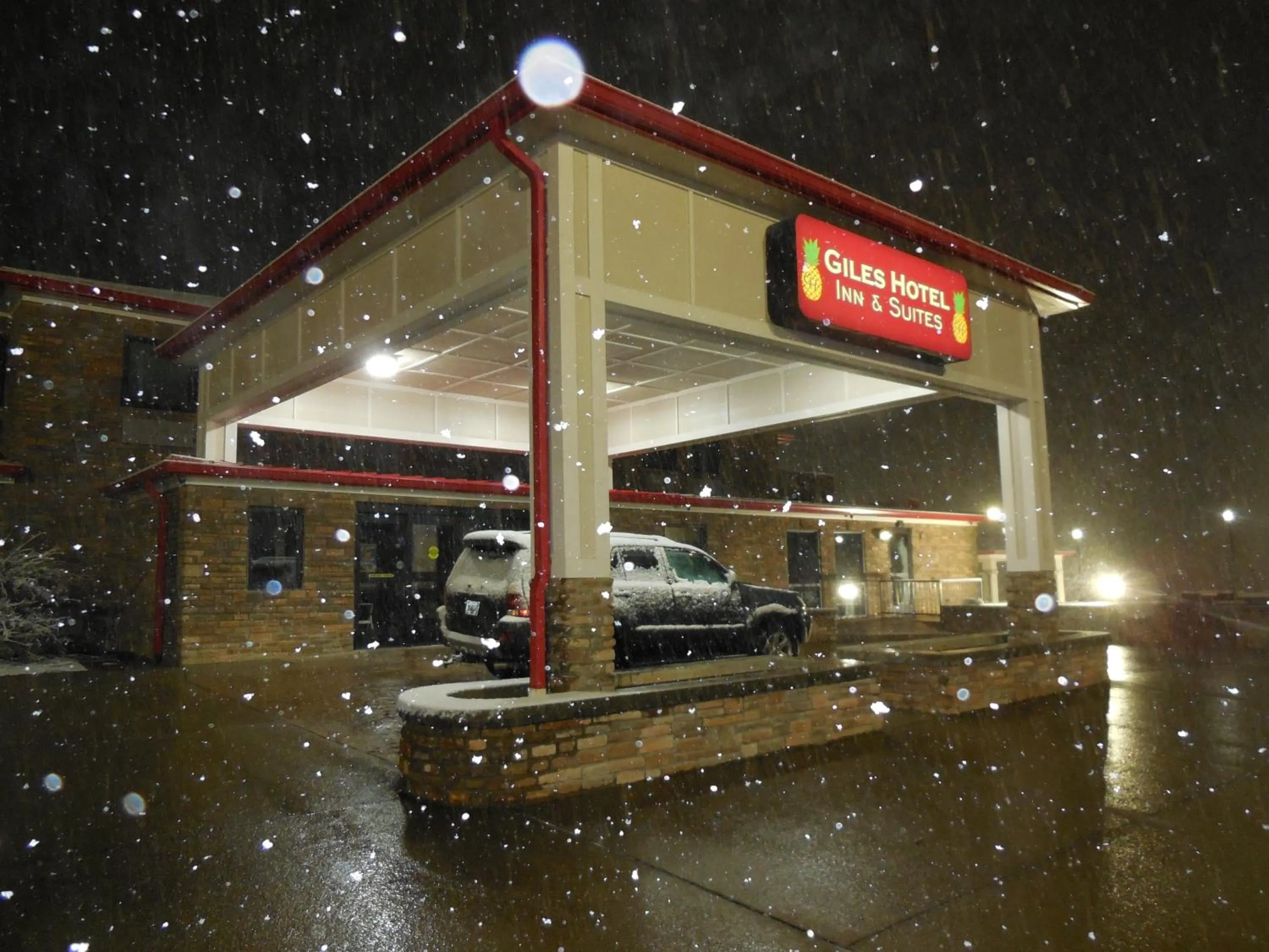 Facade/entrance in Giles Hotel Inn and Suites