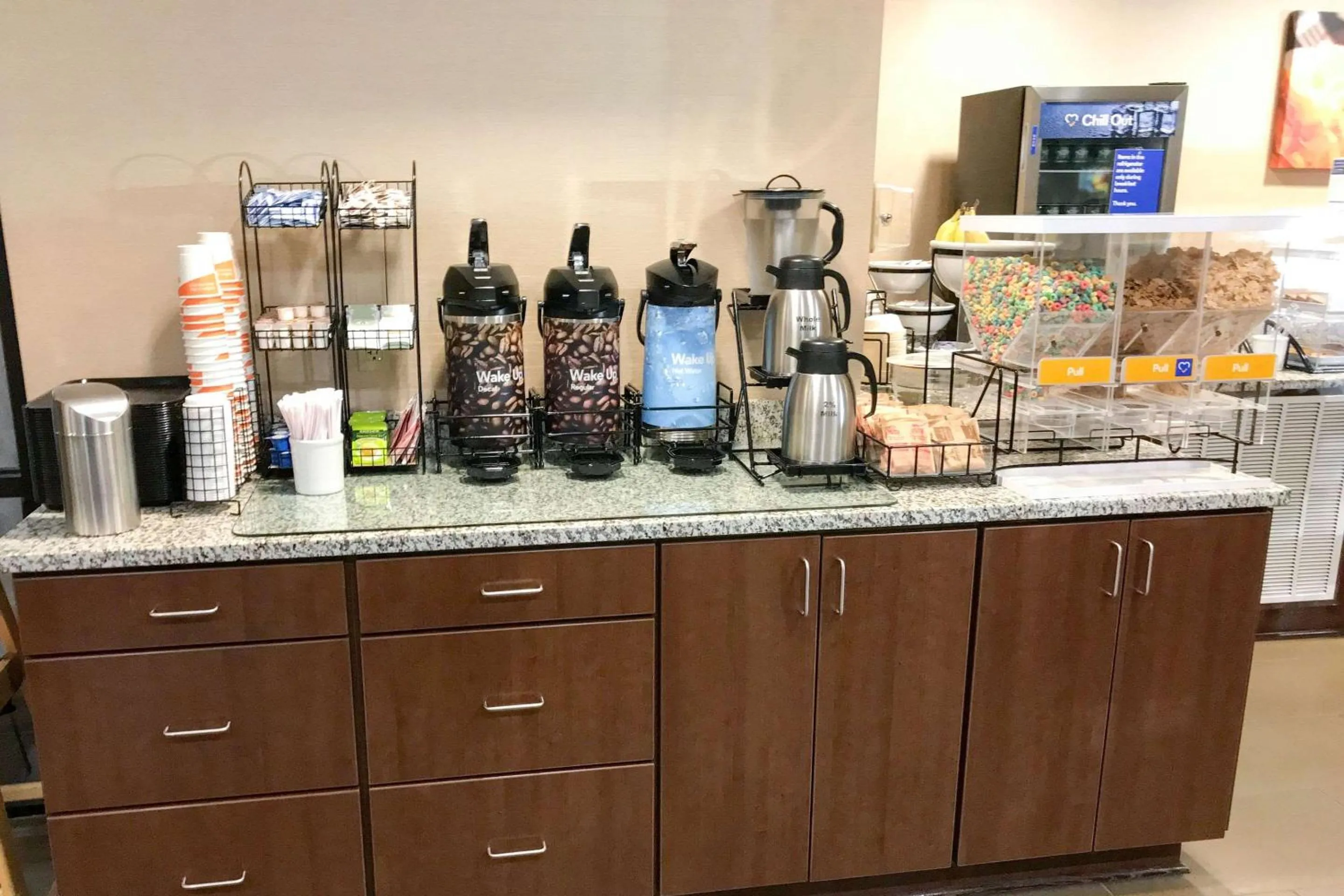 Restaurant/places to eat, Kitchen/Kitchenette in Giles Hotel Inn and Suites