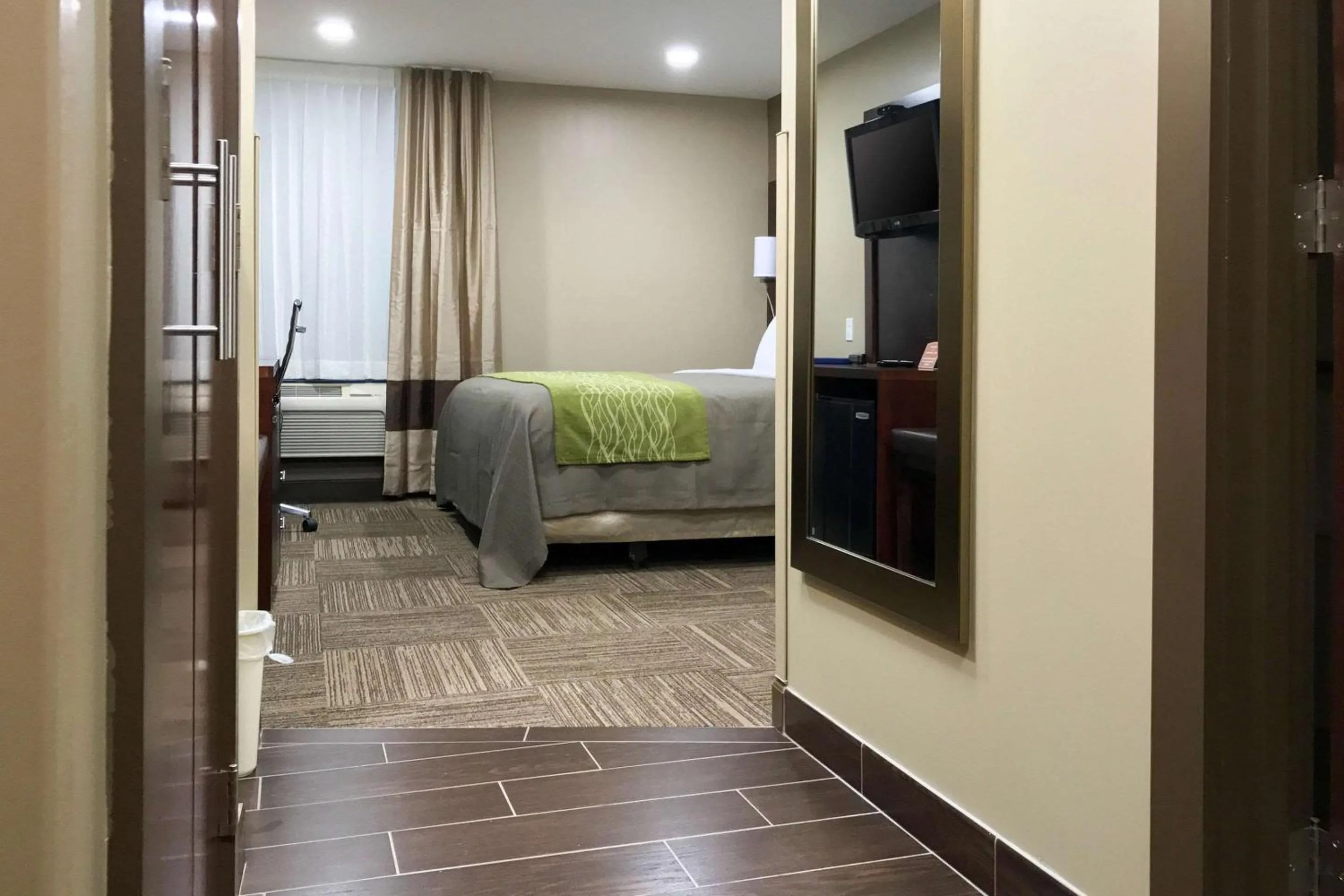 Photo of the whole room, Bunk Bed in Giles Hotel Inn and Suites