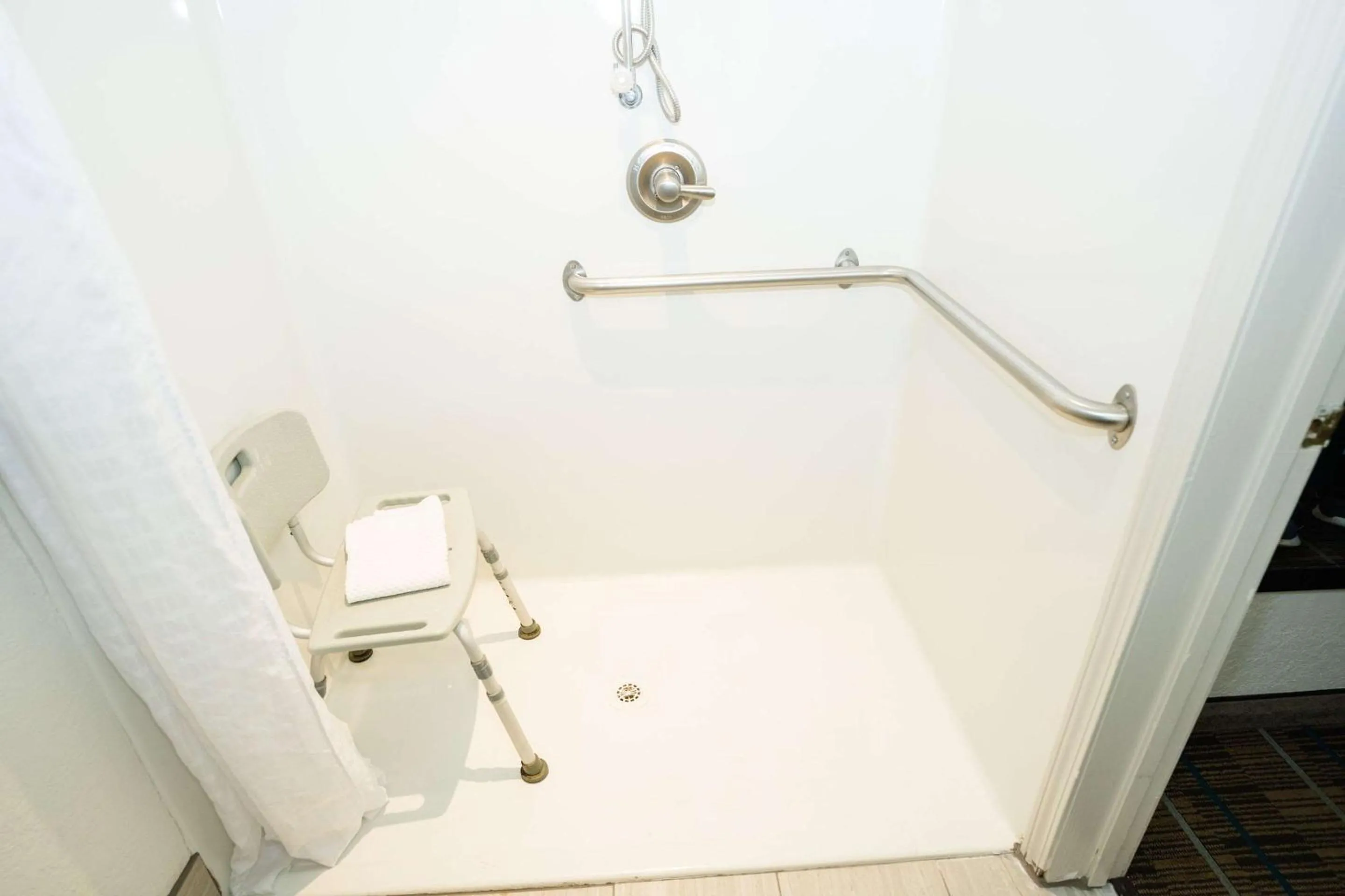 Bedroom in MainStay Suites Knoxville Airport