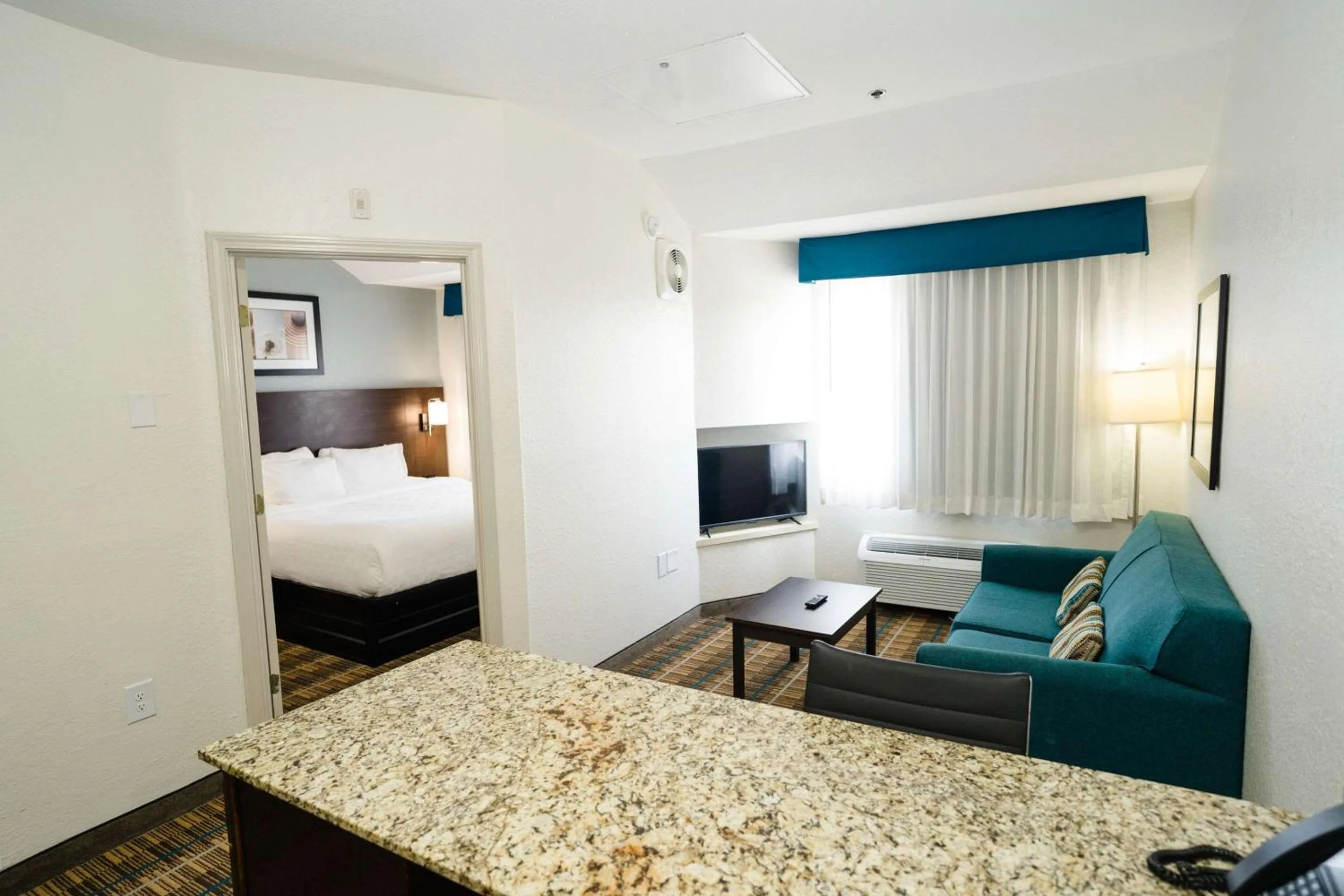 Bedroom, Bed in MainStay Suites Knoxville Airport