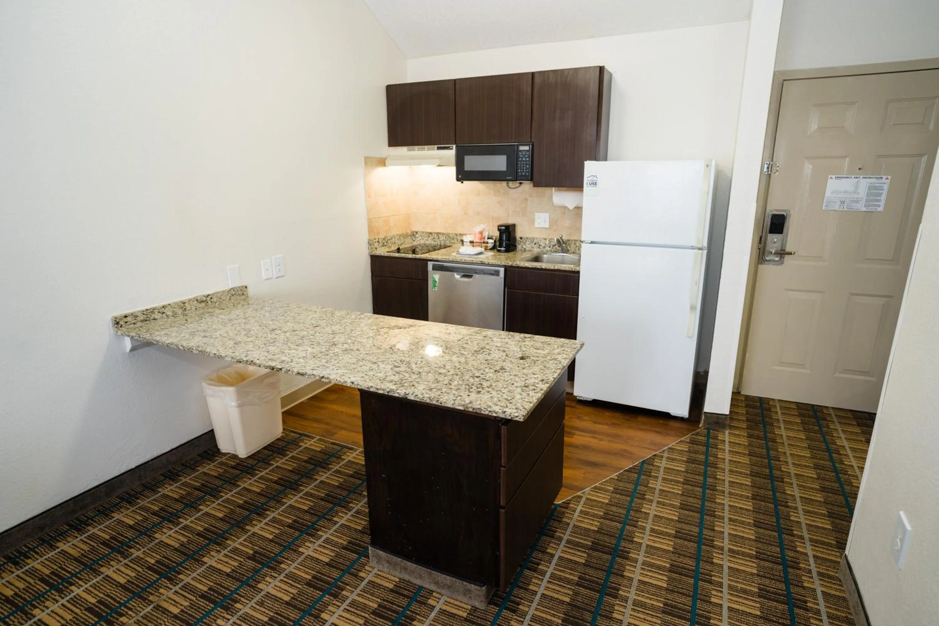 kitchen in MainStay Suites Knoxville Airport
