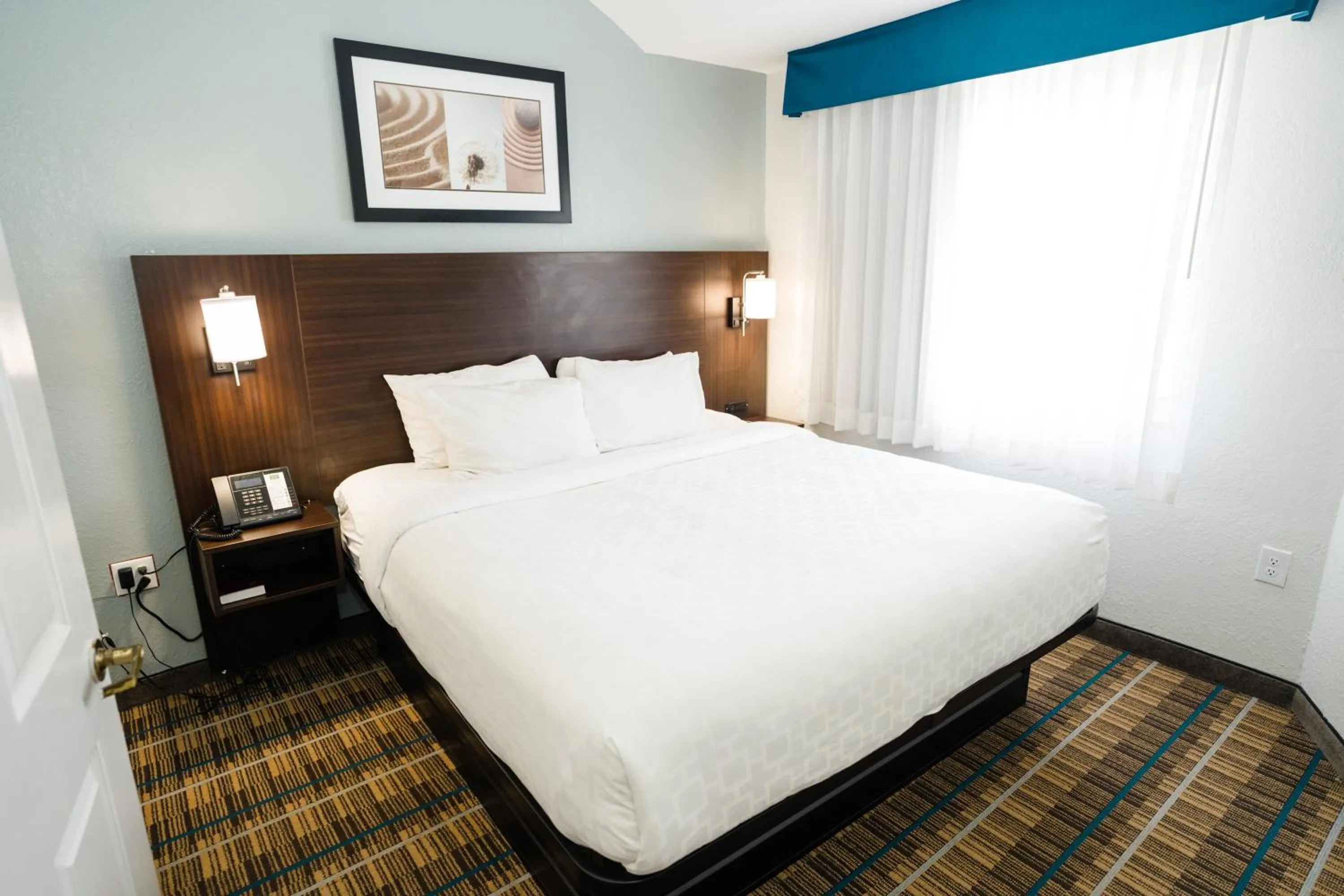 Bed in MainStay Suites Knoxville Airport