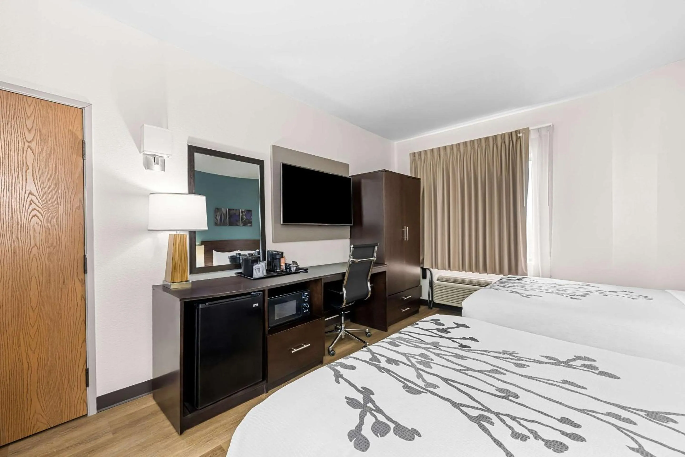 Bedroom, Bed in Sleep Inn & Suites Kingsport TriCities Airport