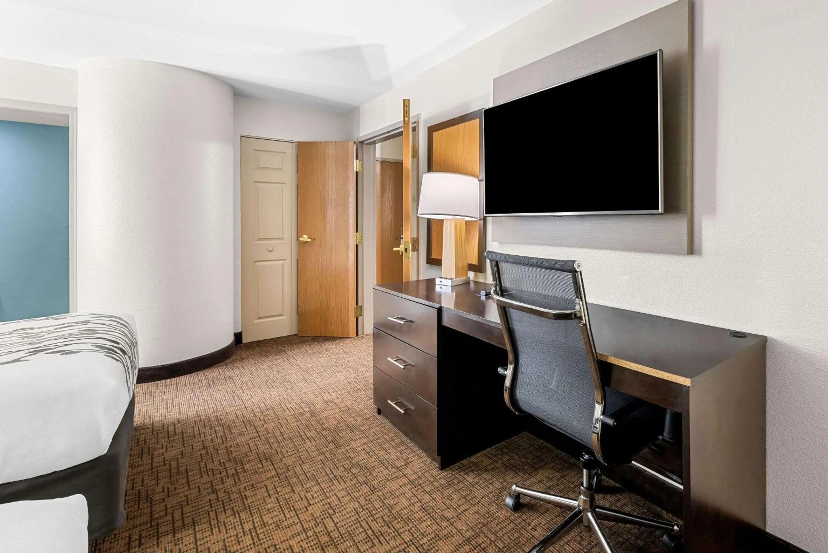 Bedroom in Sleep Inn & Suites Kingsport TriCities Airport