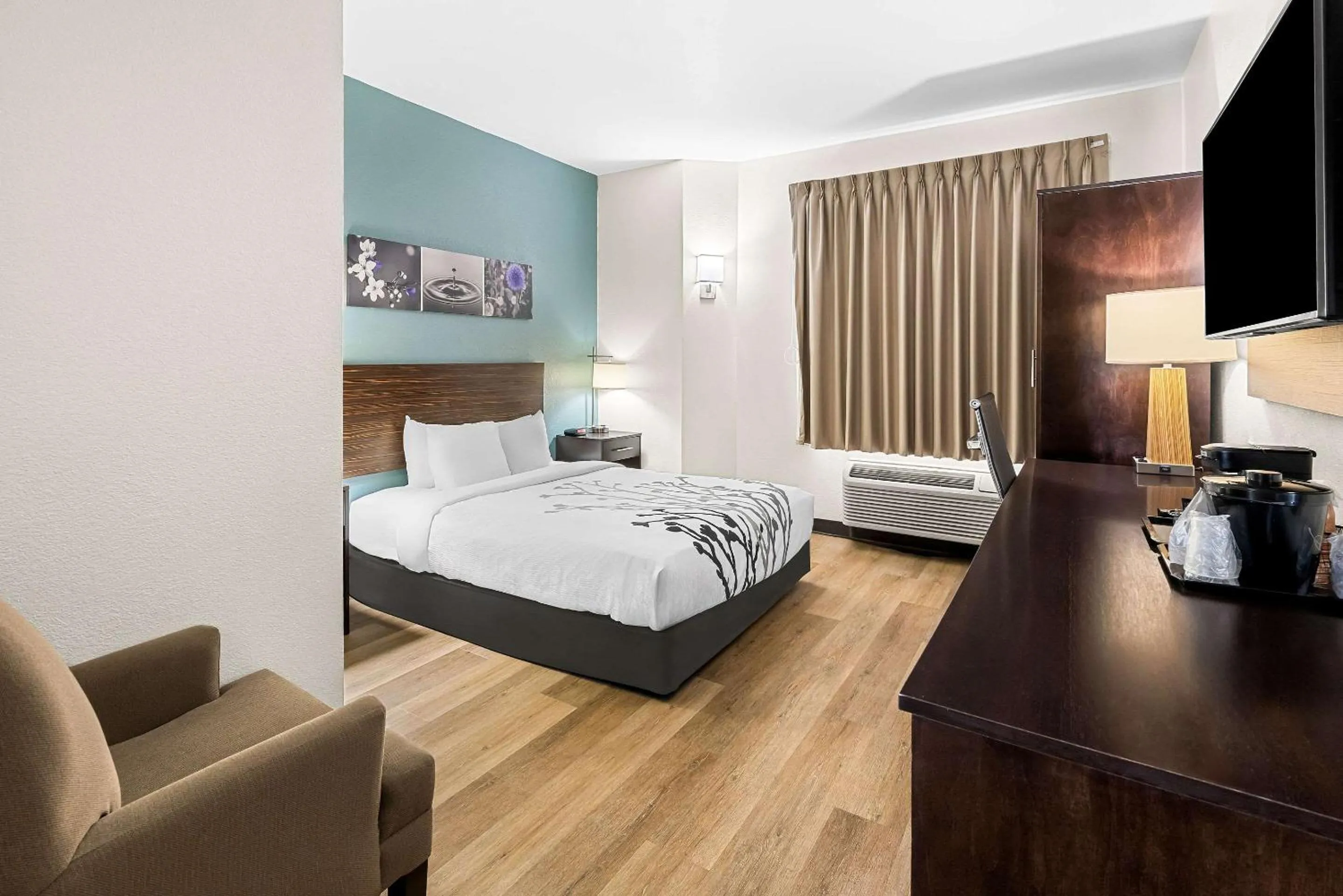 Bedroom, Bed in Sleep Inn & Suites Kingsport TriCities Airport