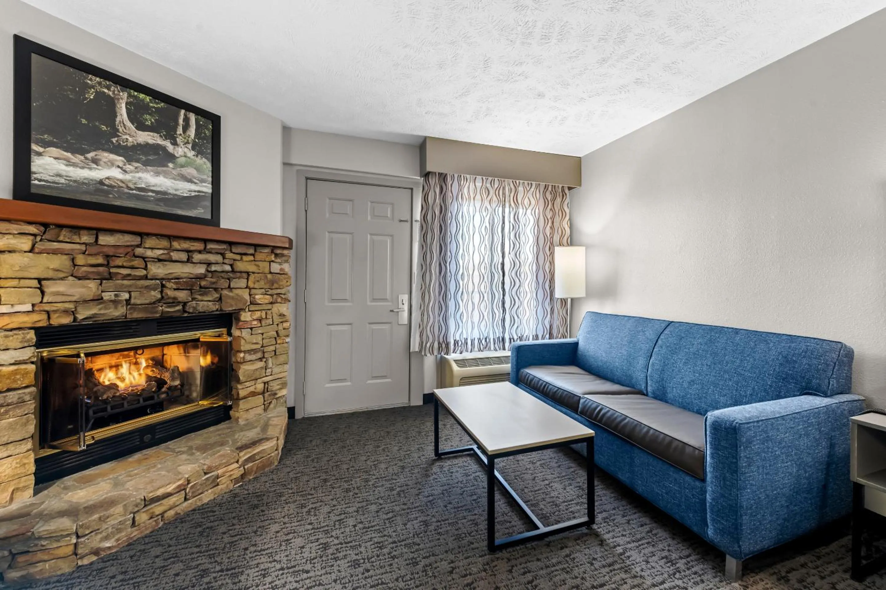 Living room in Quality Inn & Suites at Dollywood Lane