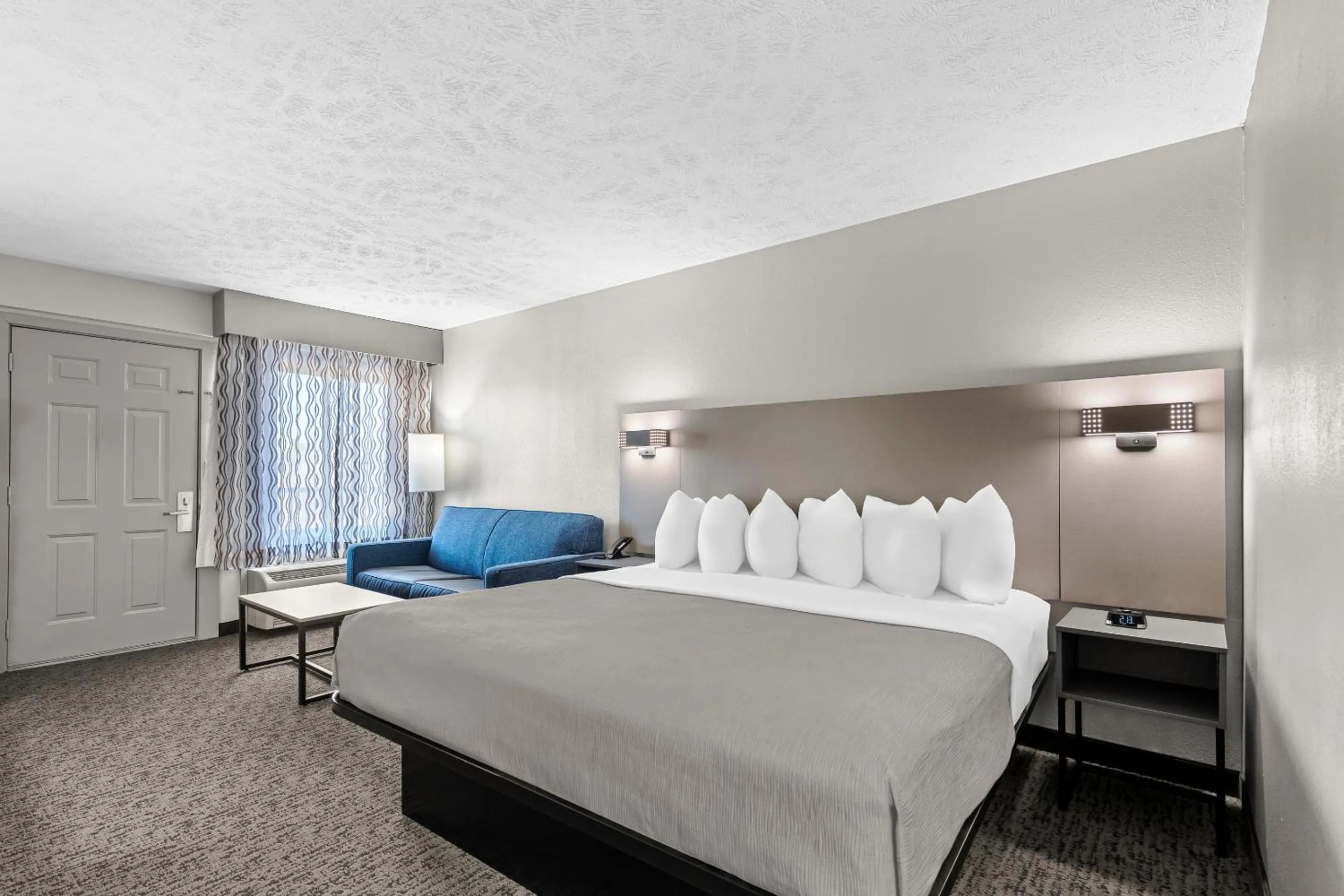 View (from property/room), Bed in Quality Inn & Suites at Dollywood Lane