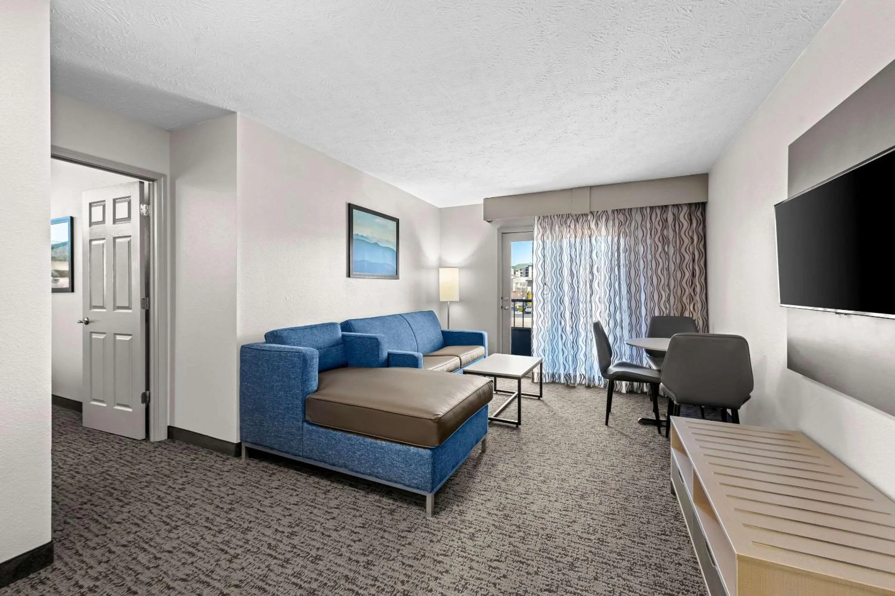 Bedroom, Bed in Quality Inn & Suites at Dollywood Lane
