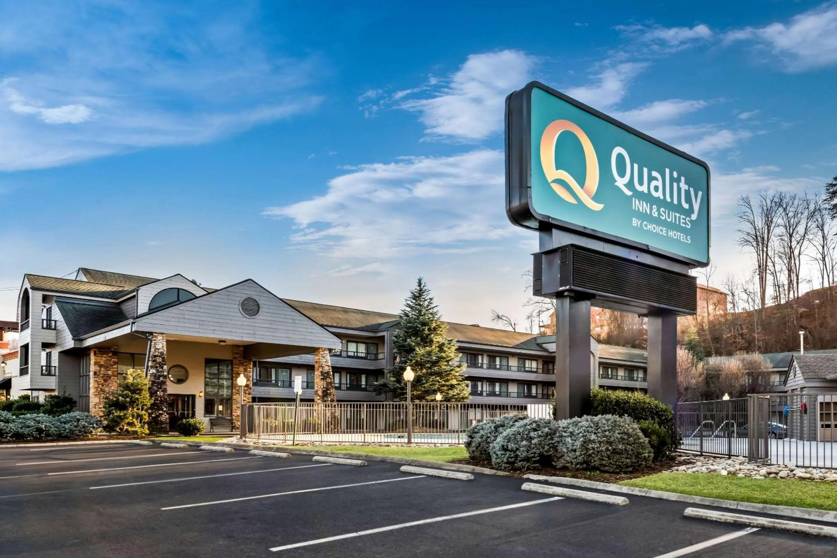 Property building in Quality Inn & Suites at Dollywood Lane