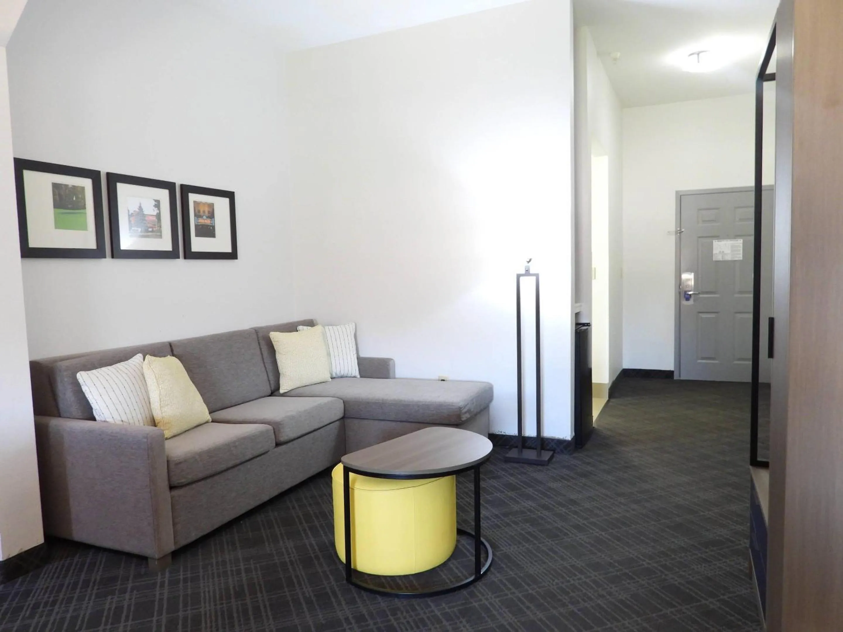 Bedroom in Comfort Suites Crossville