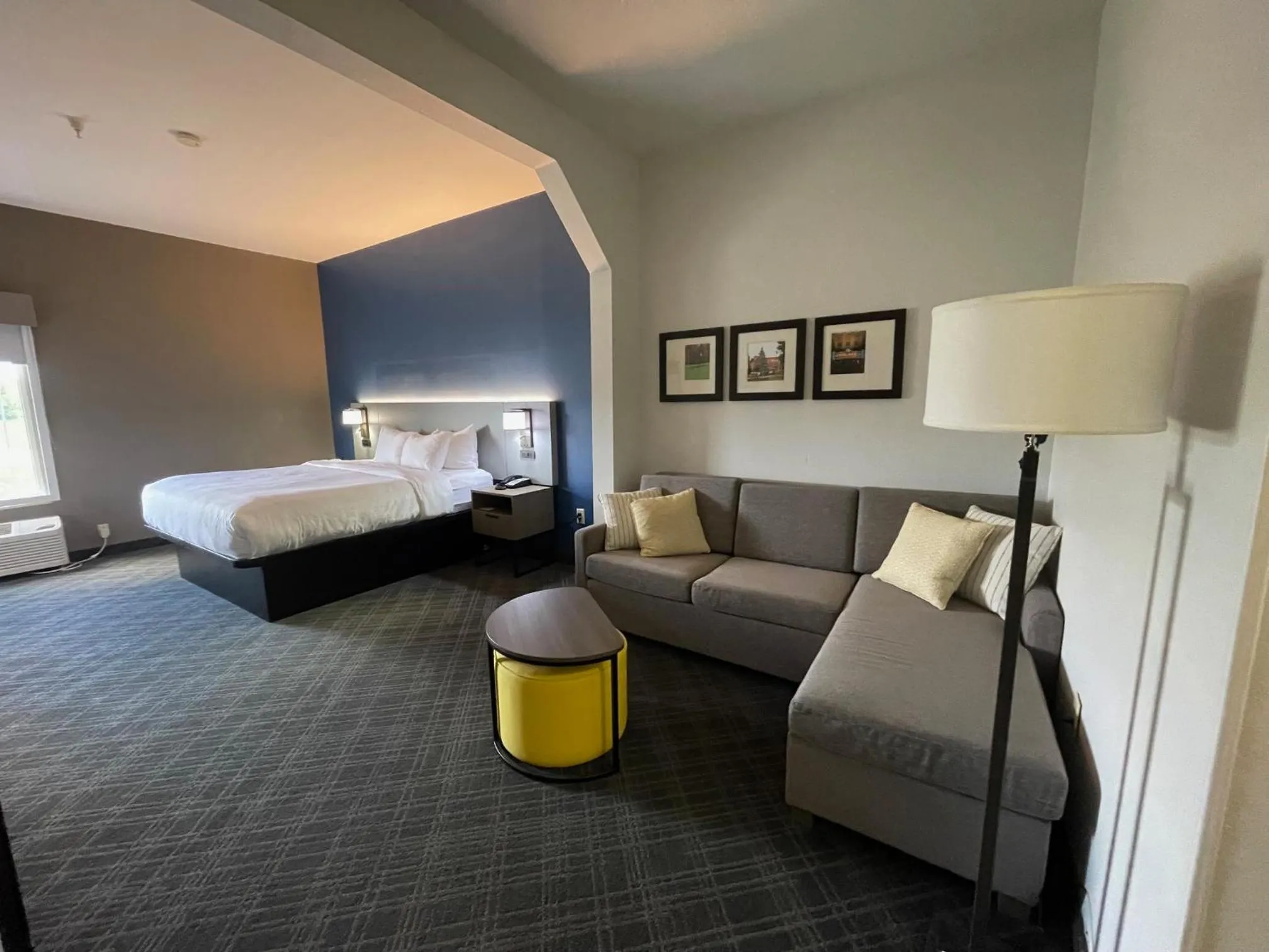 Bed in Comfort Suites Crossville