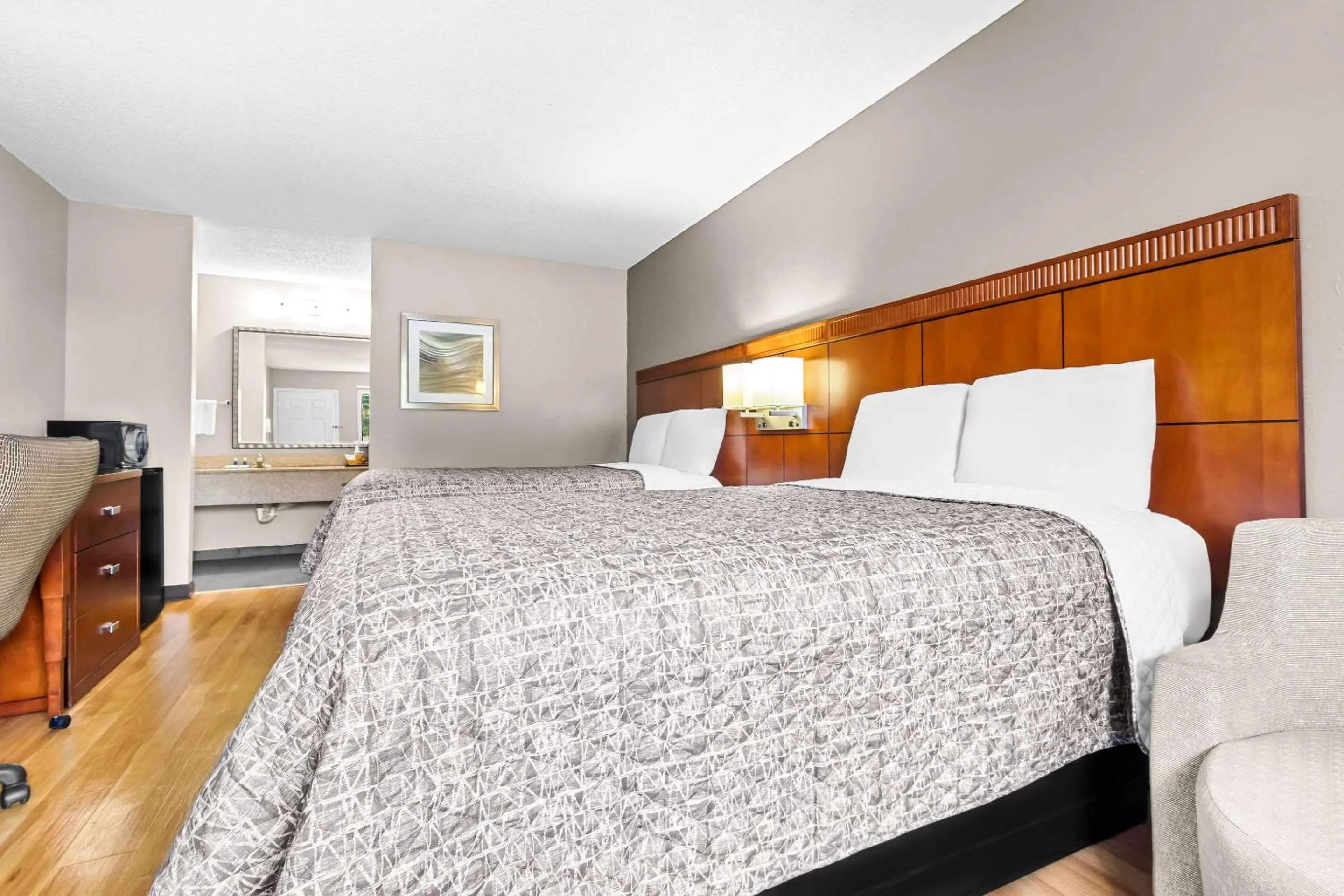 Bedroom, Bed in Rodeway Inn Lexington West