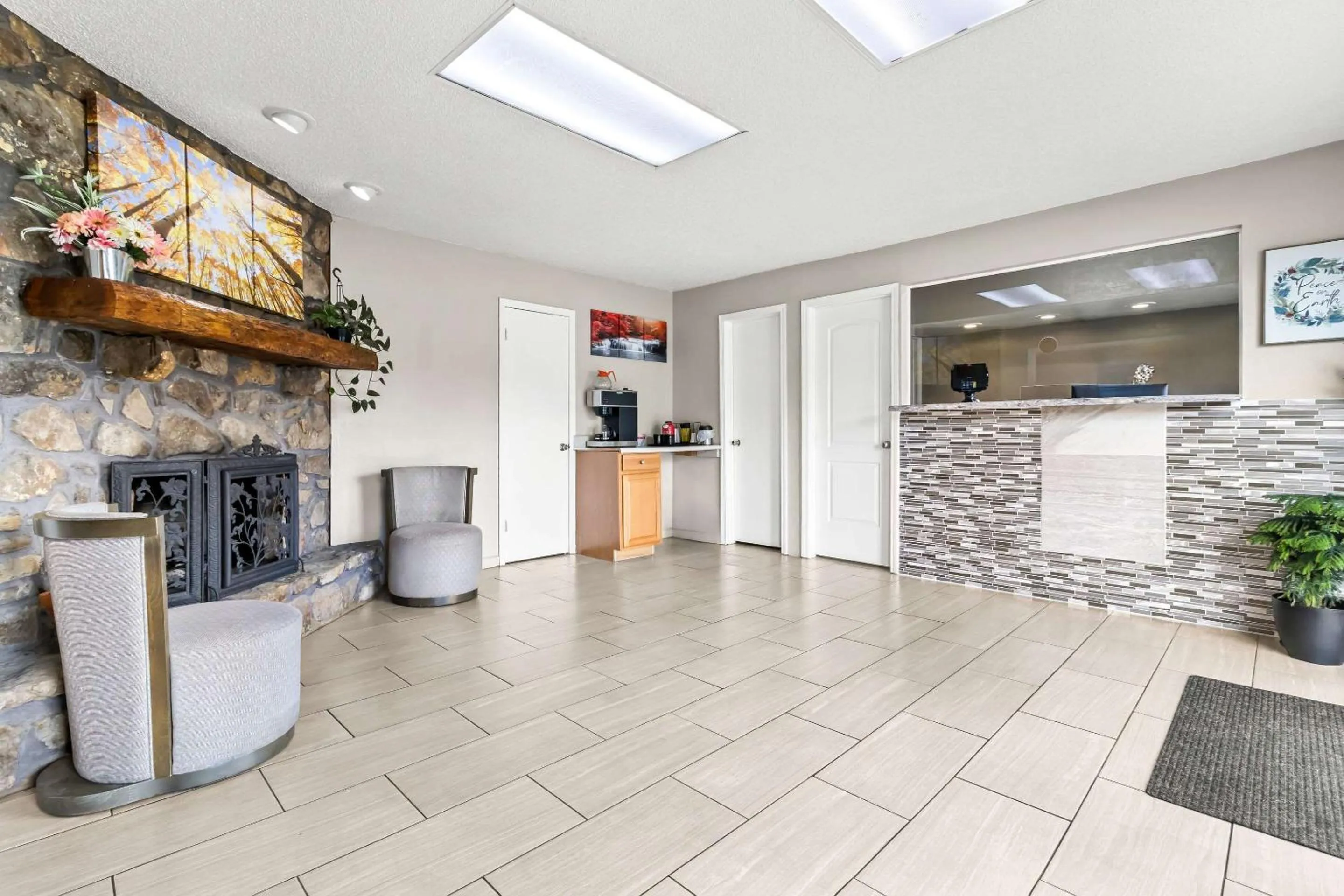 Lobby or reception in Rodeway Inn Lexington West