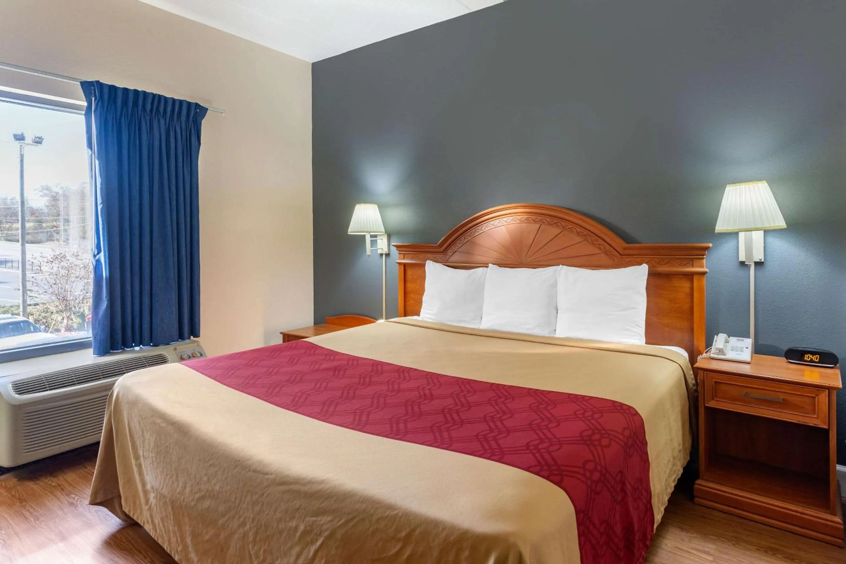 Bedroom, Bed in Econo Lodge Lookout Mountain