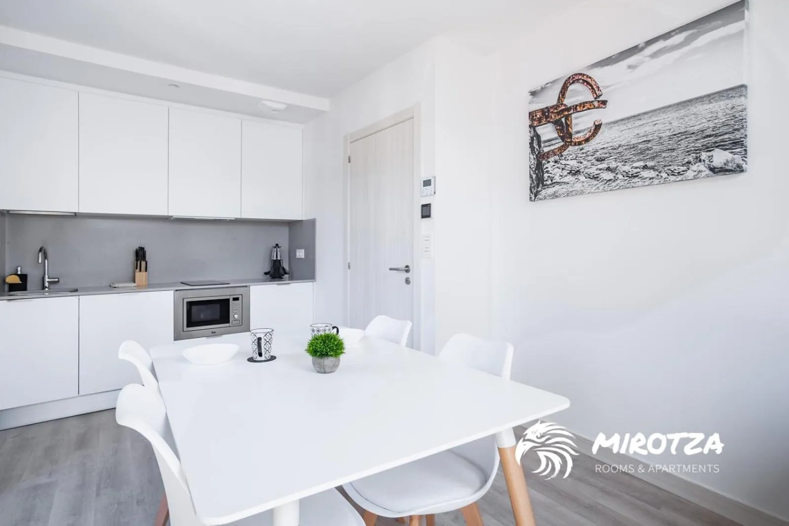 Kitchen or kitchenette in MIROTZA ROOMS AND APARTMENTS