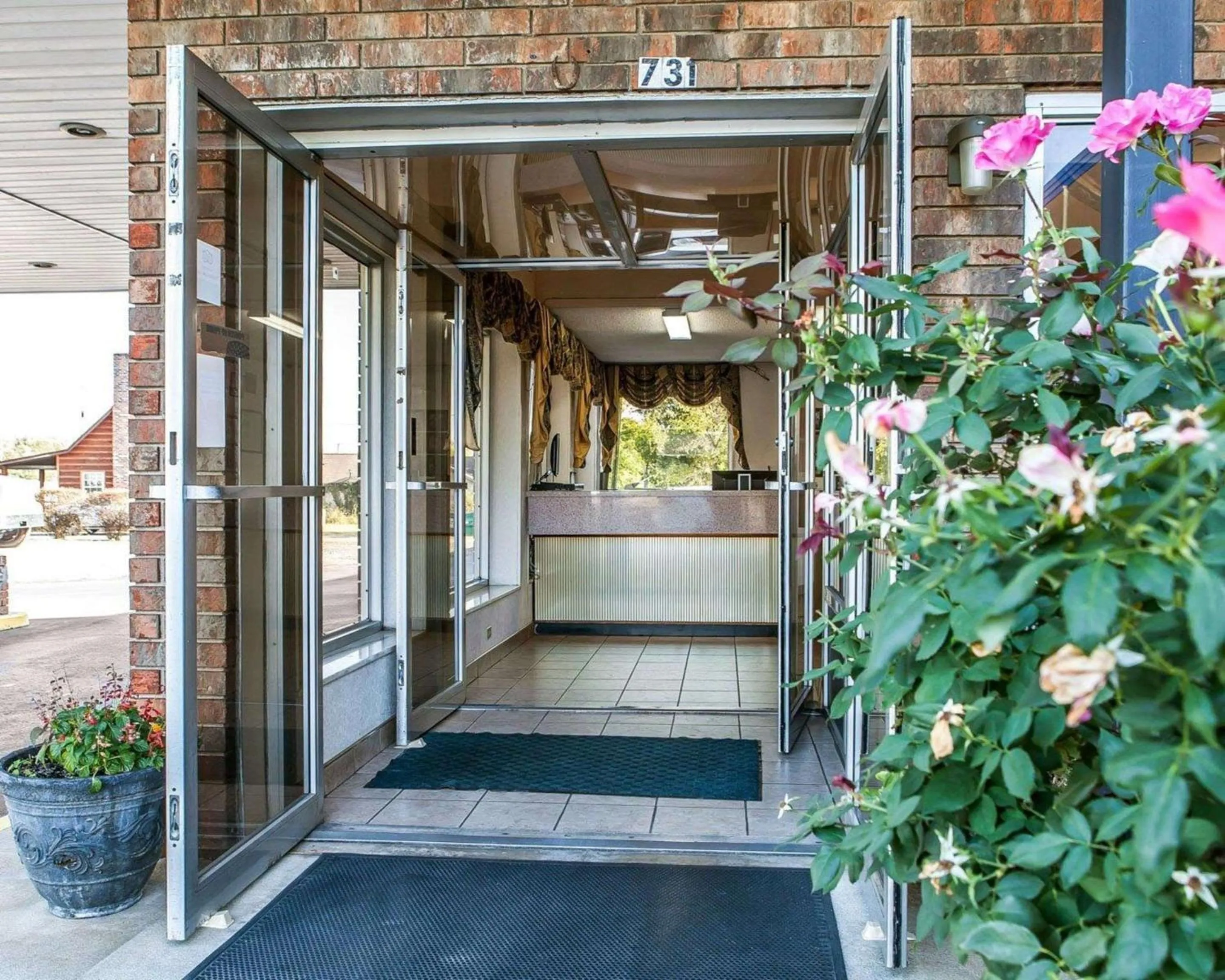 Property building in Rodeway Inn Sweetwater South