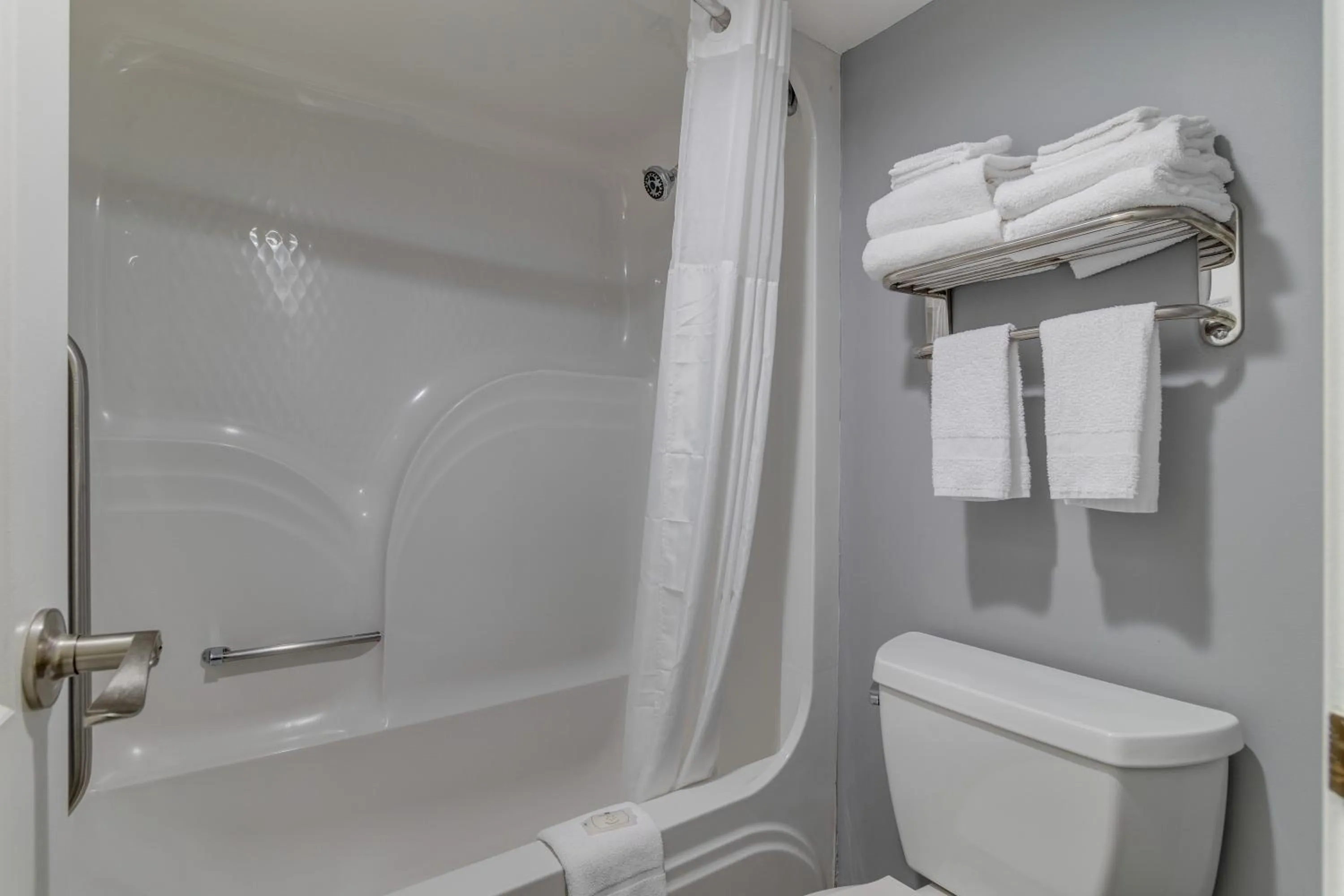 Bath in Quality Inn Kodak Sevierville