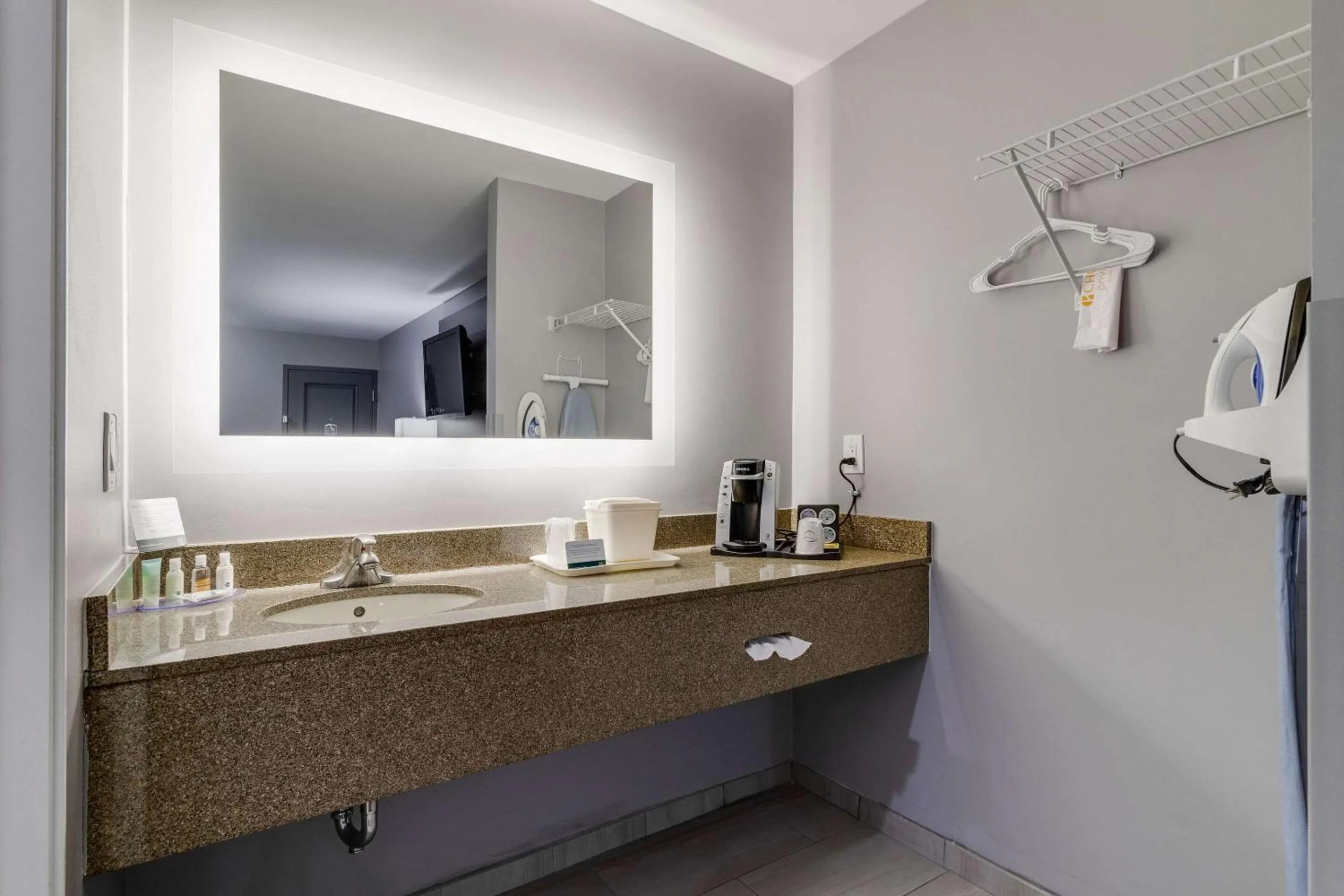 Bedroom in Quality Inn Kodak Sevierville