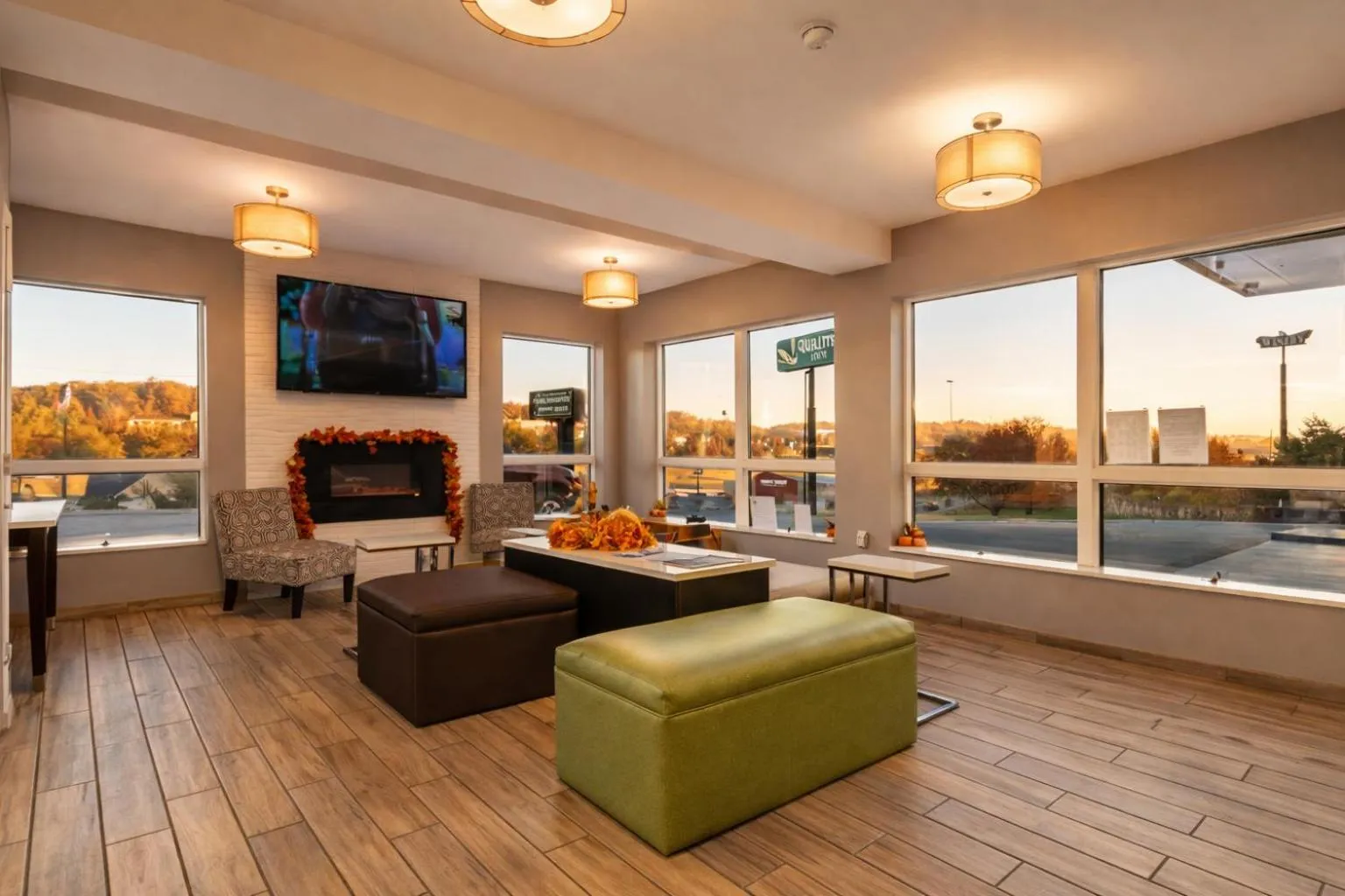 Communal lounge/ TV room in Quality Inn Kodak Sevierville