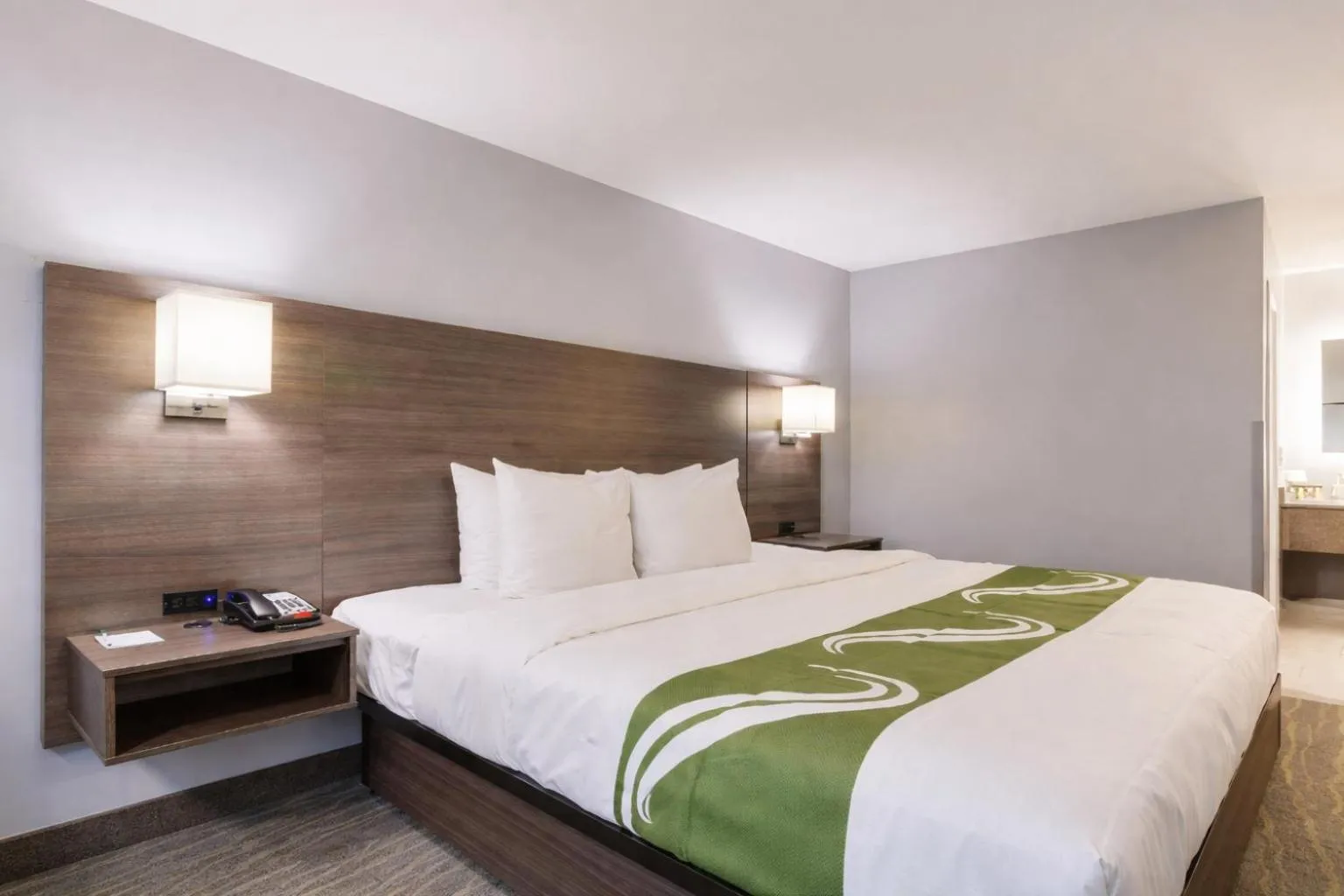 Bed in Quality Inn Kodak Sevierville