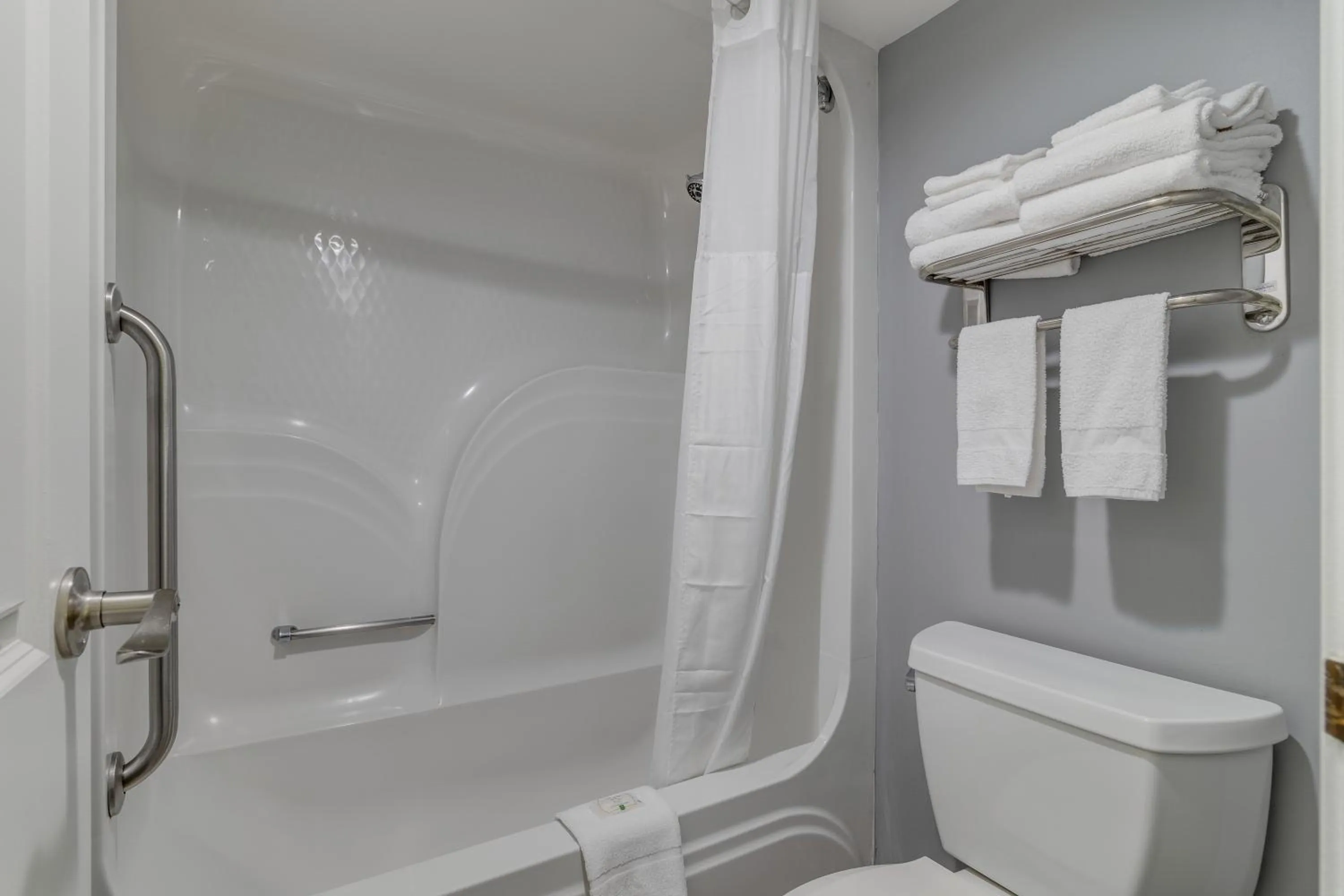 Bathroom in Quality Inn Kodak Sevierville