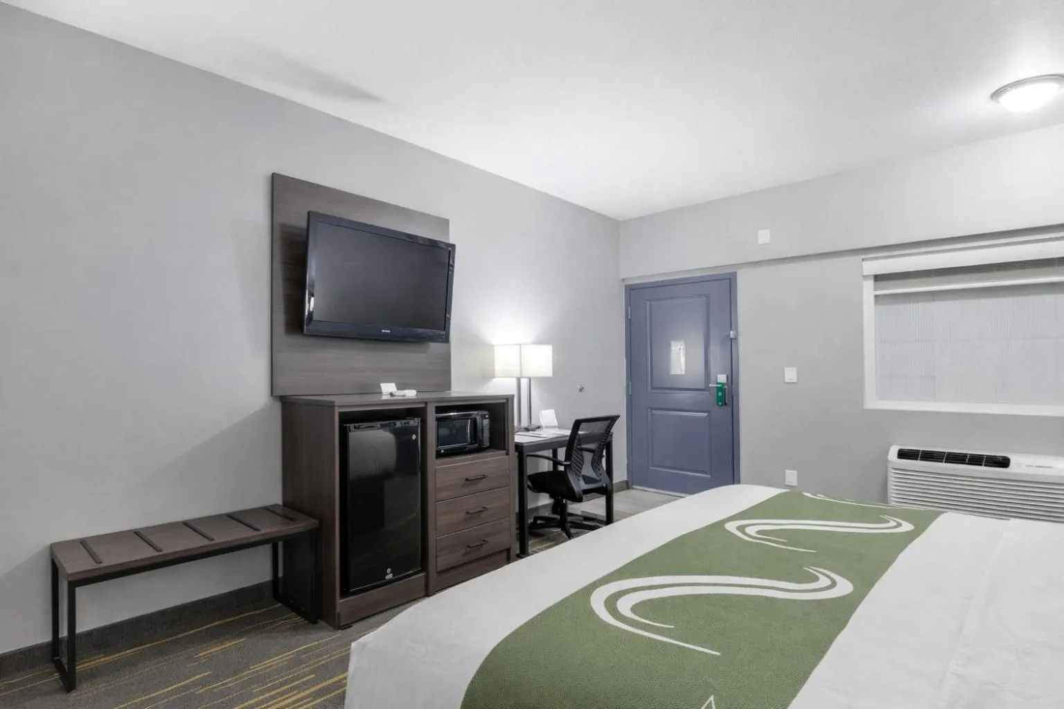 TV and multimedia, Bed in Quality Inn Kodak Sevierville