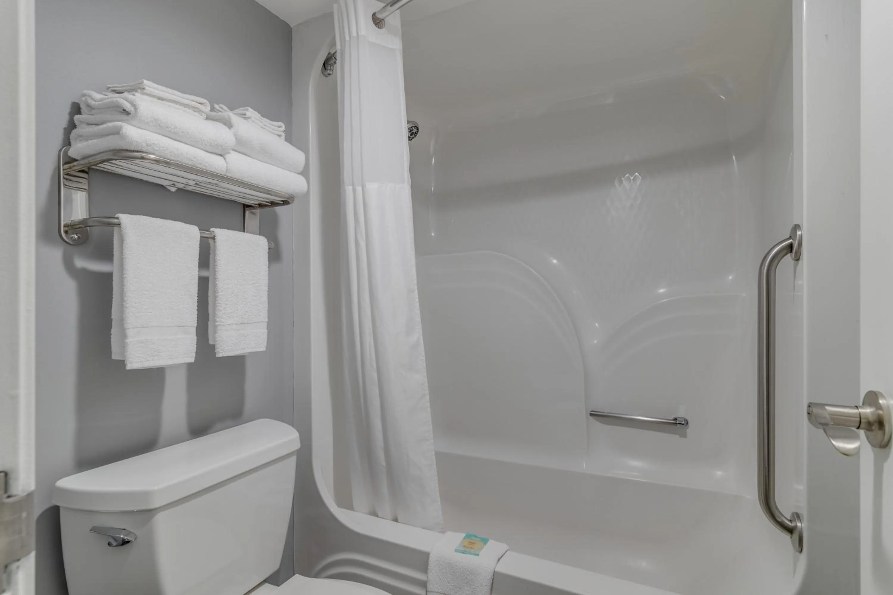 Bathroom in Quality Inn Kodak Sevierville