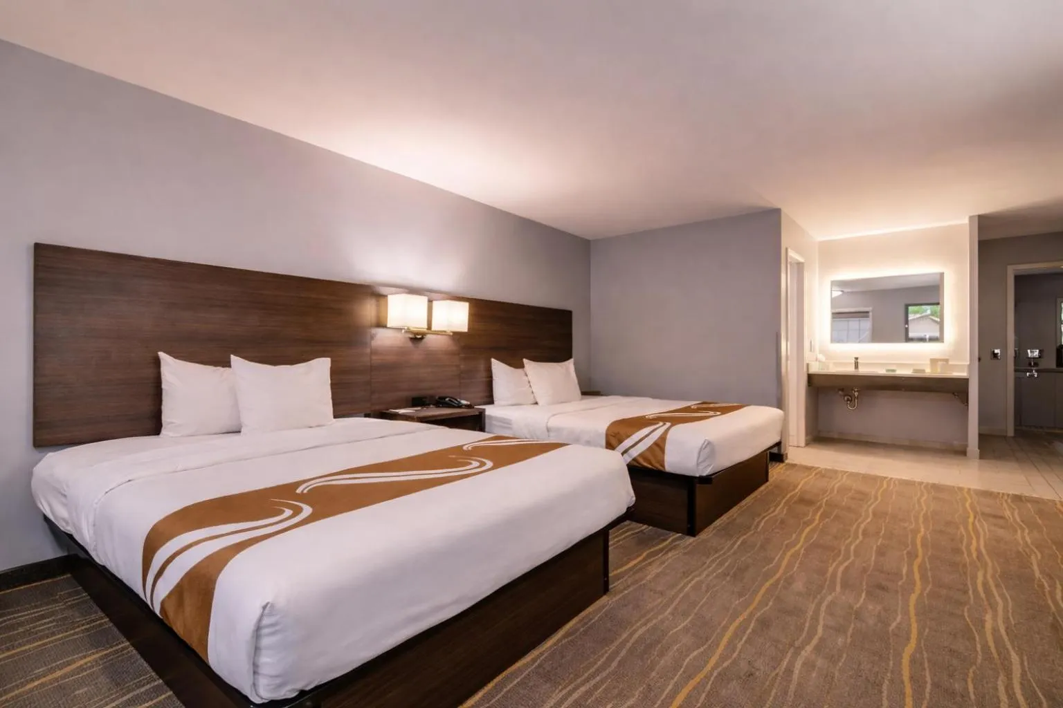 Bed in Quality Inn Kodak Sevierville