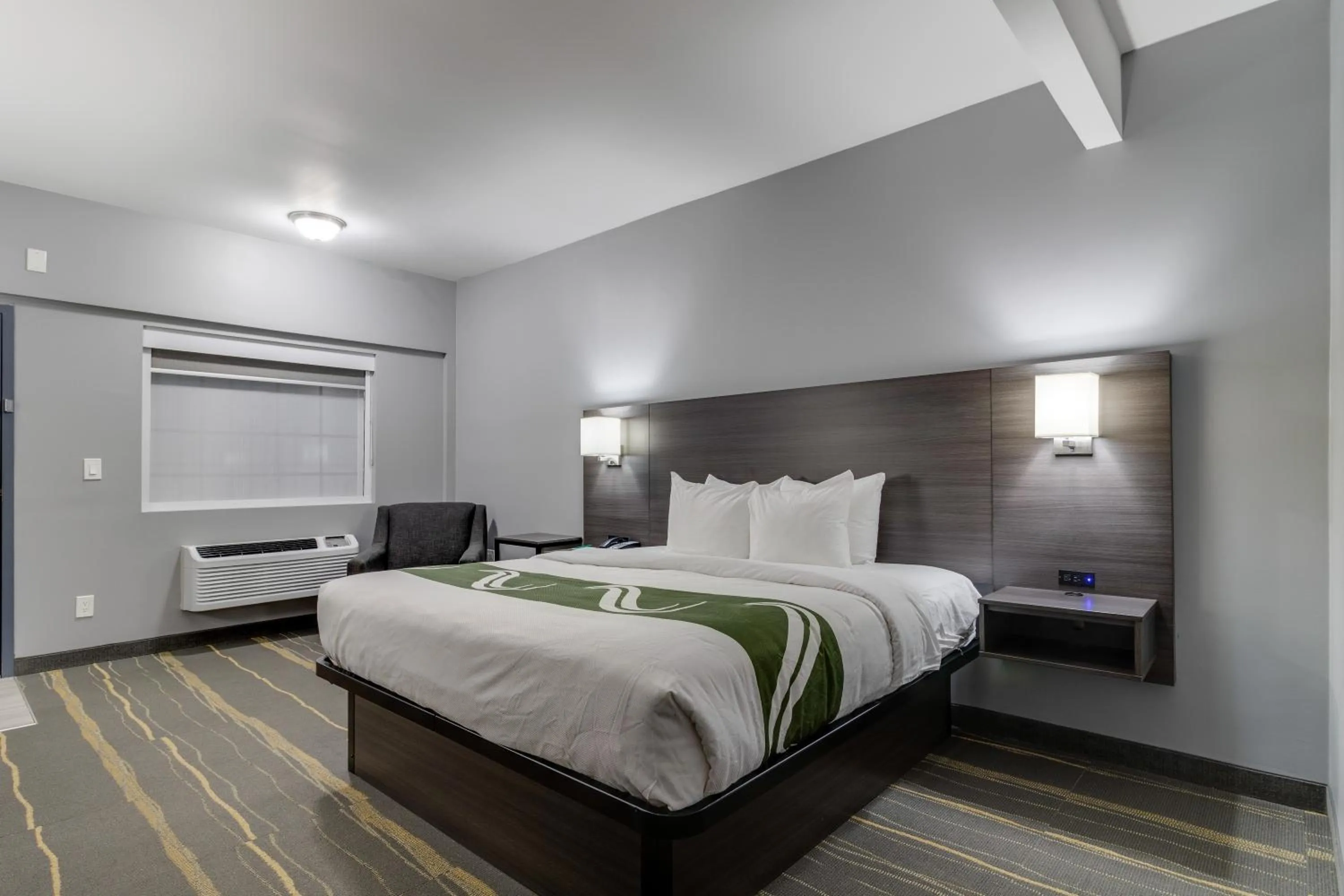 Bed in Quality Inn Kodak Sevierville