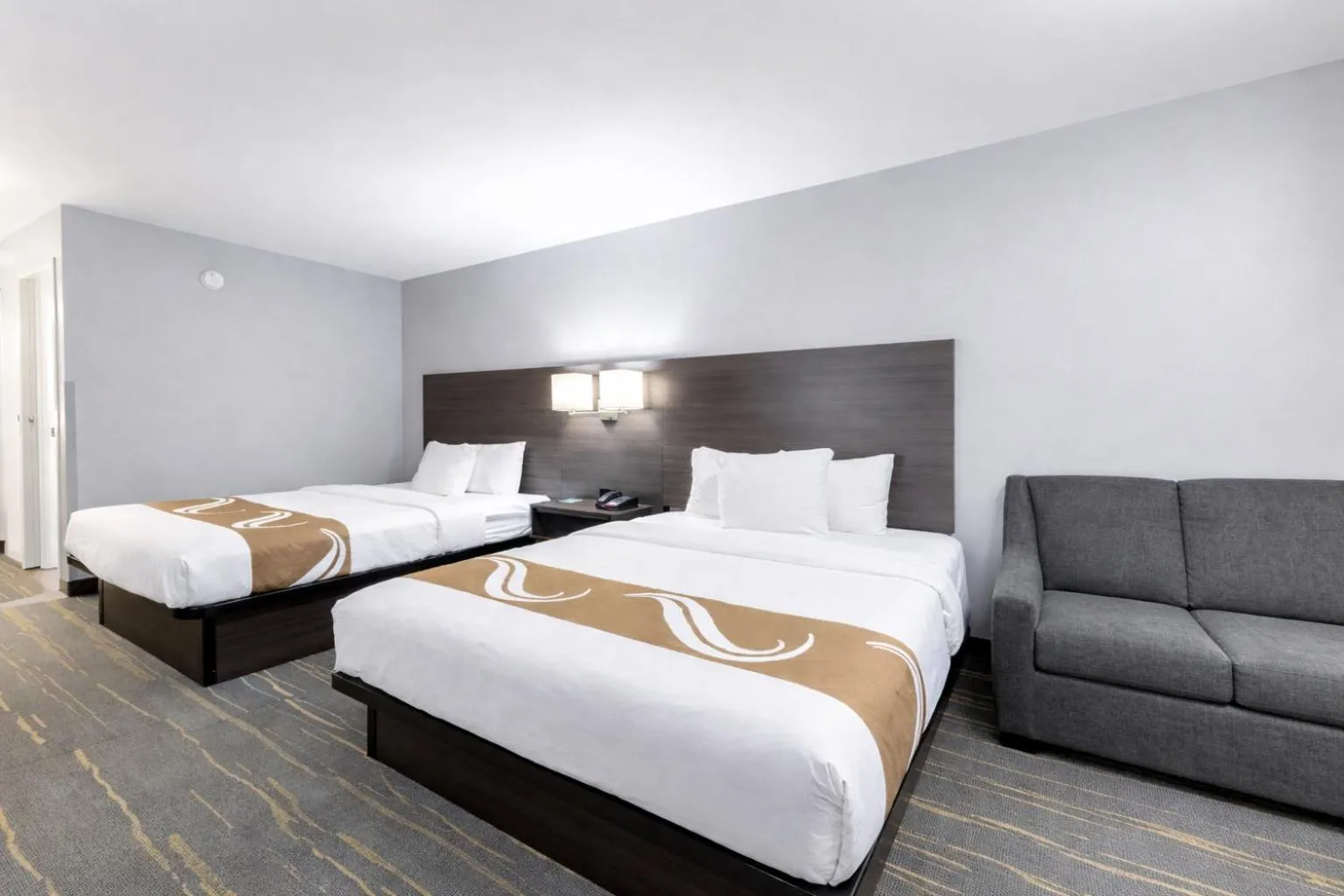 Bed in Quality Inn Kodak Sevierville