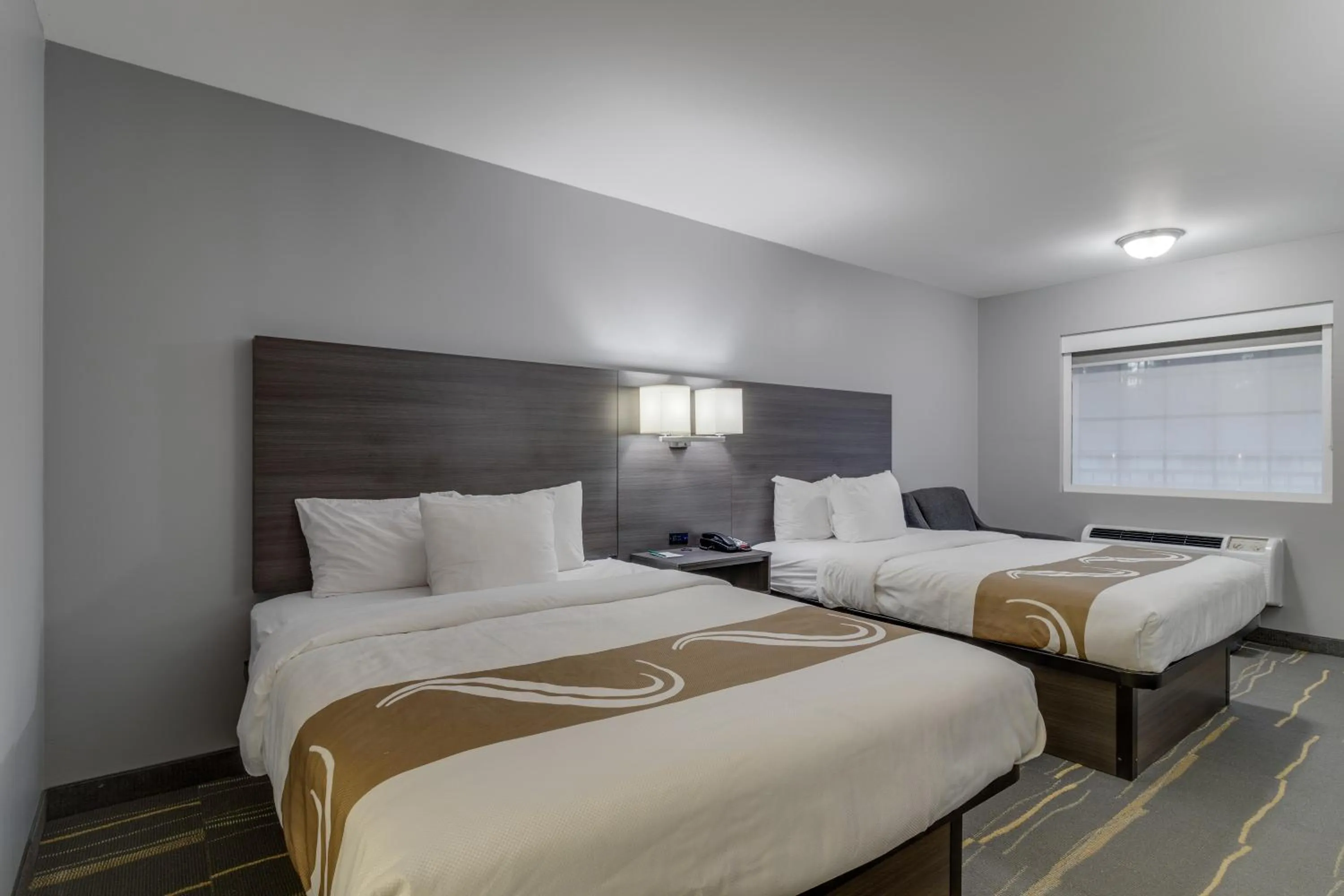 Bed in Quality Inn Kodak Sevierville