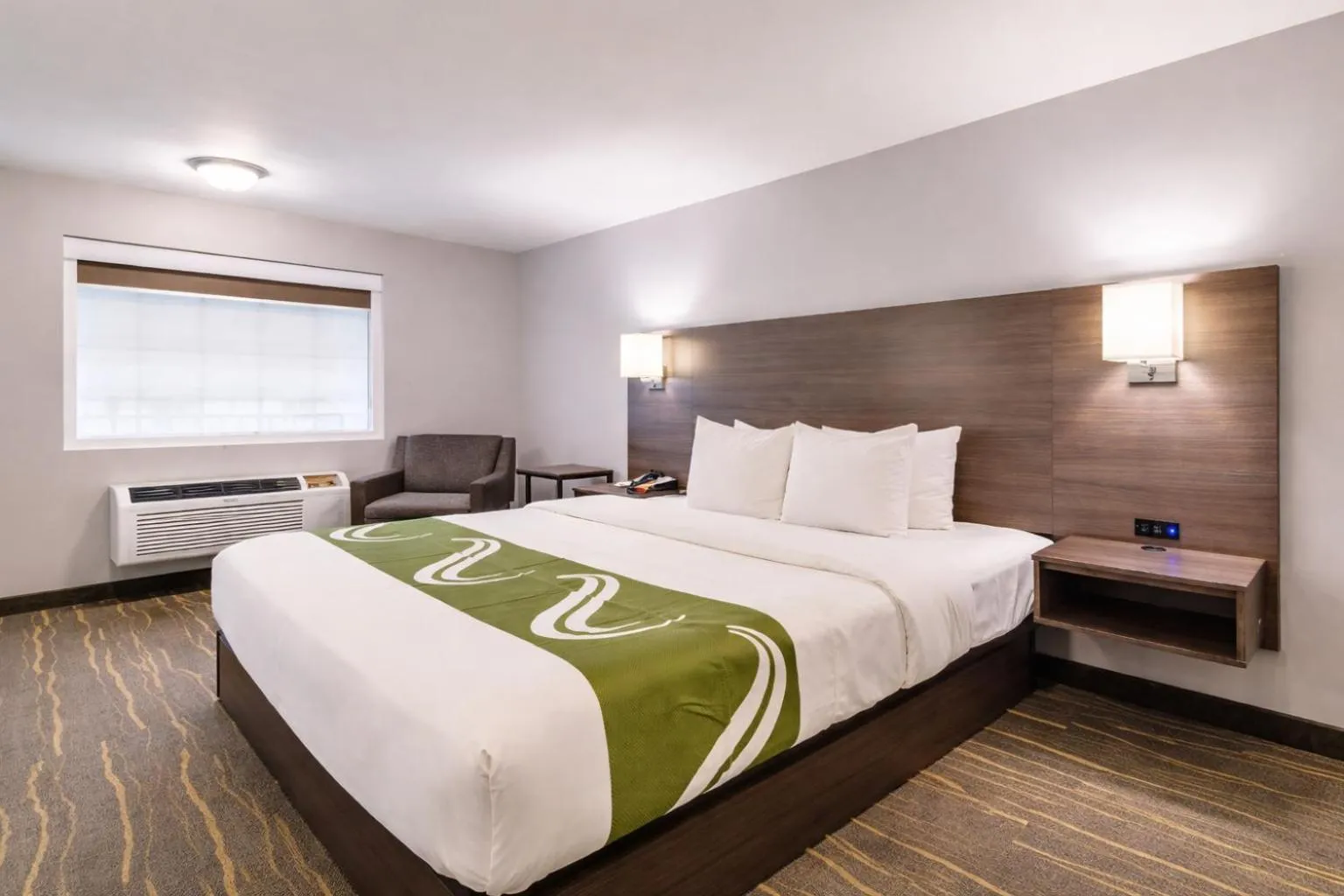 Bed in Quality Inn Kodak Sevierville