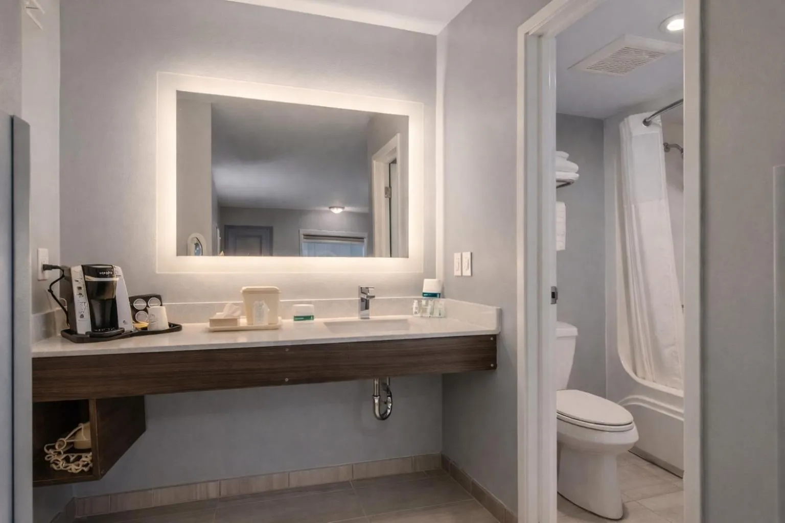 Bathroom in Quality Inn Kodak Sevierville