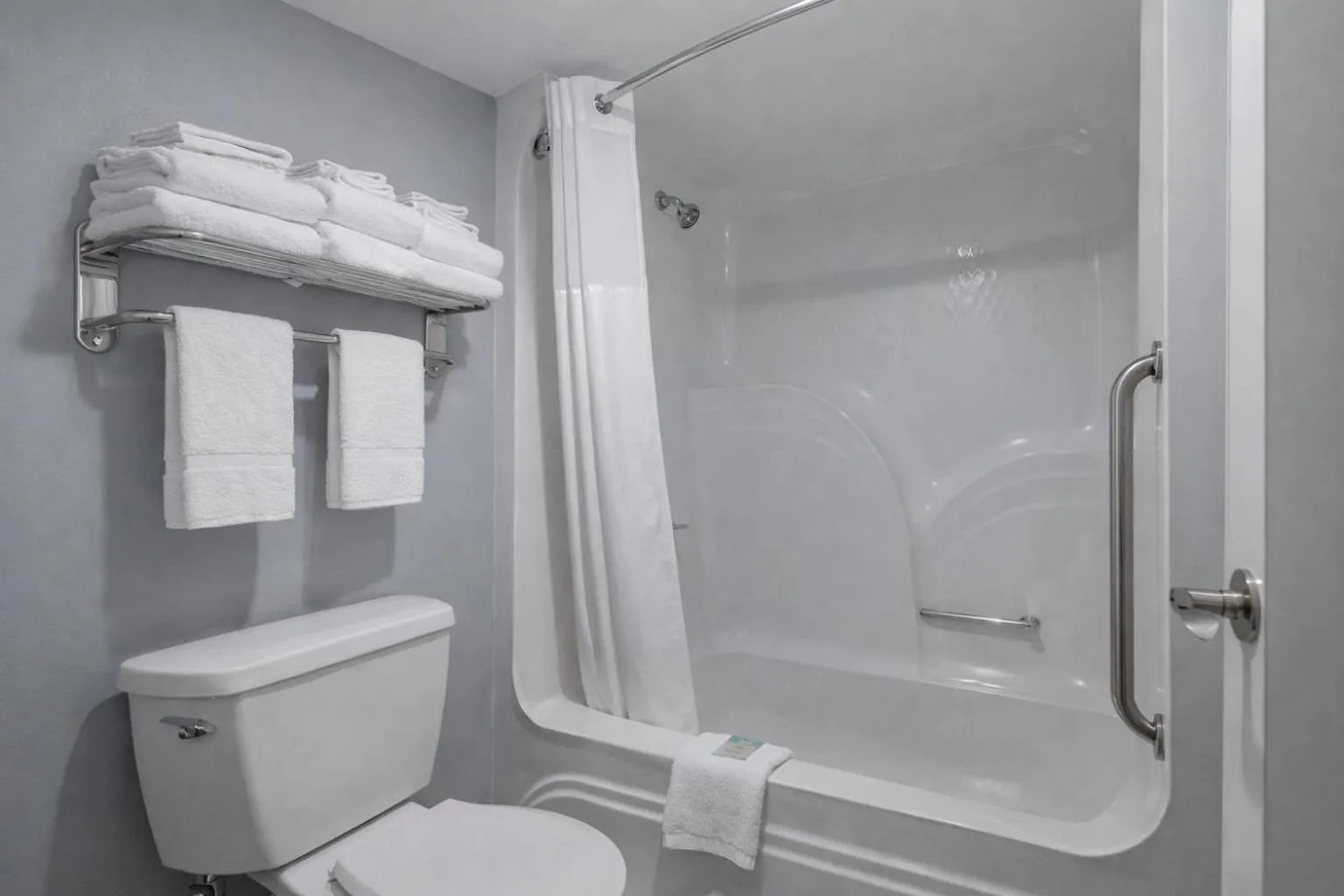 Bathroom in Quality Inn Kodak Sevierville