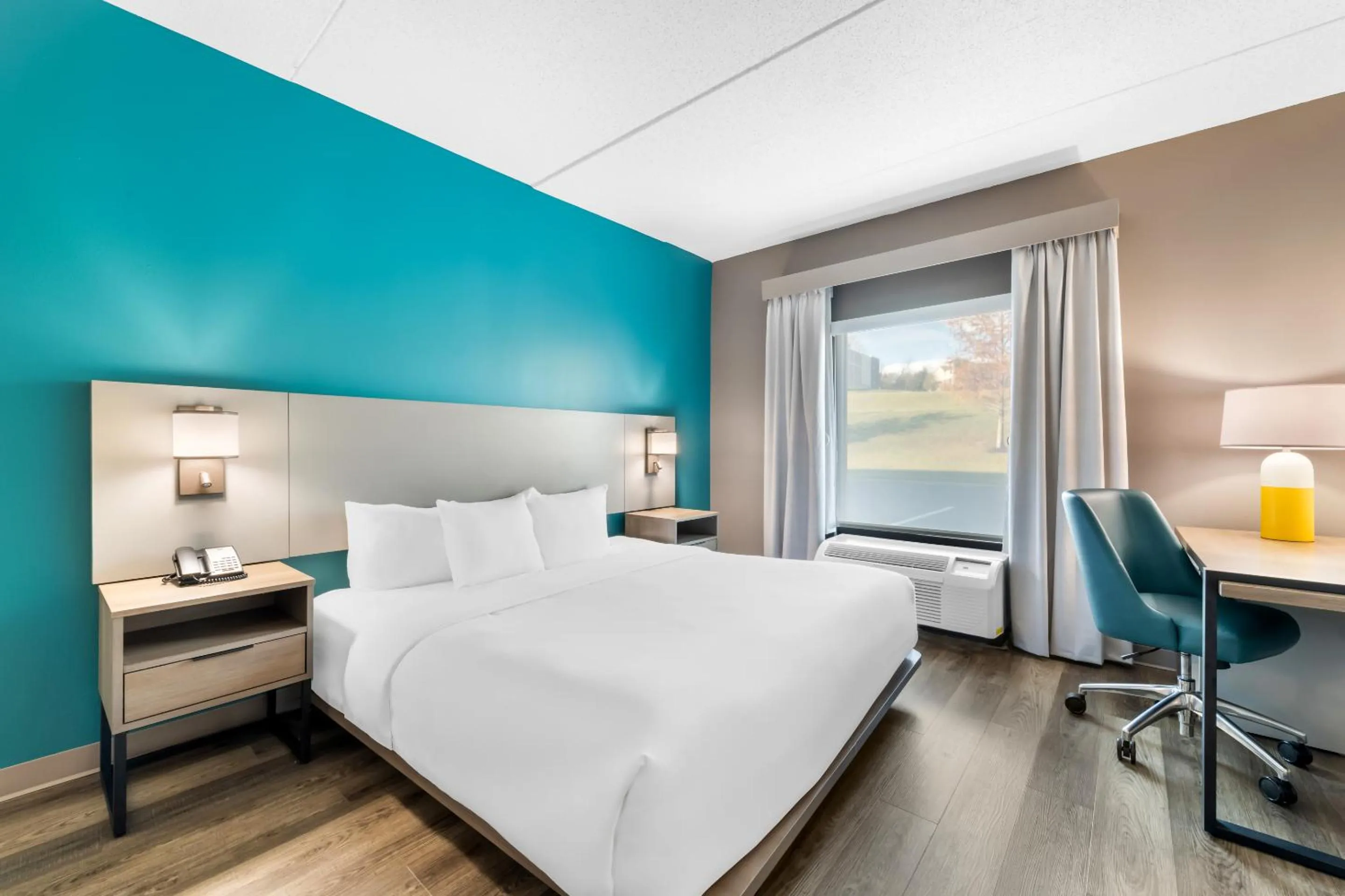 Bed in Comfort Suites Knoxville West - Farragut