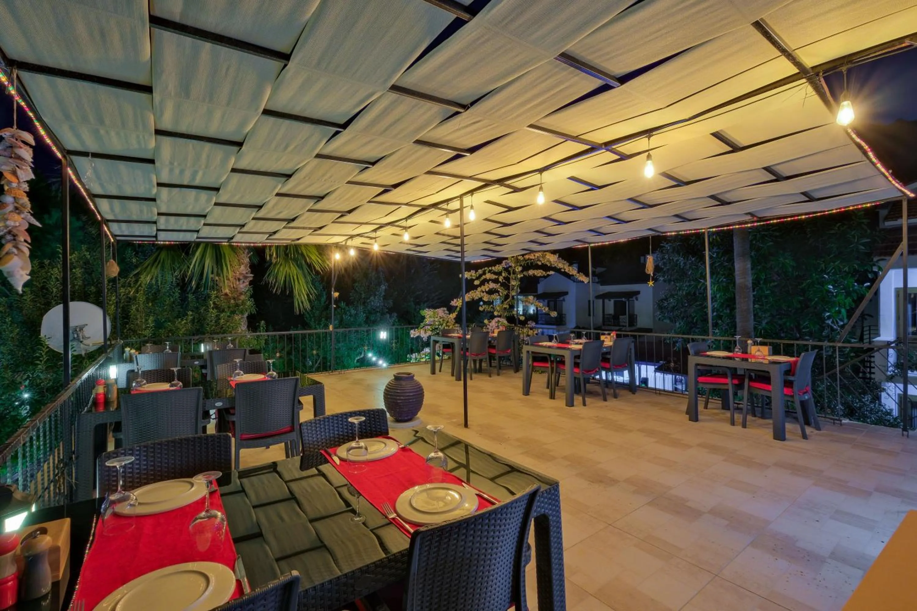Restaurant/places to eat in YENI DOGA HOTEL